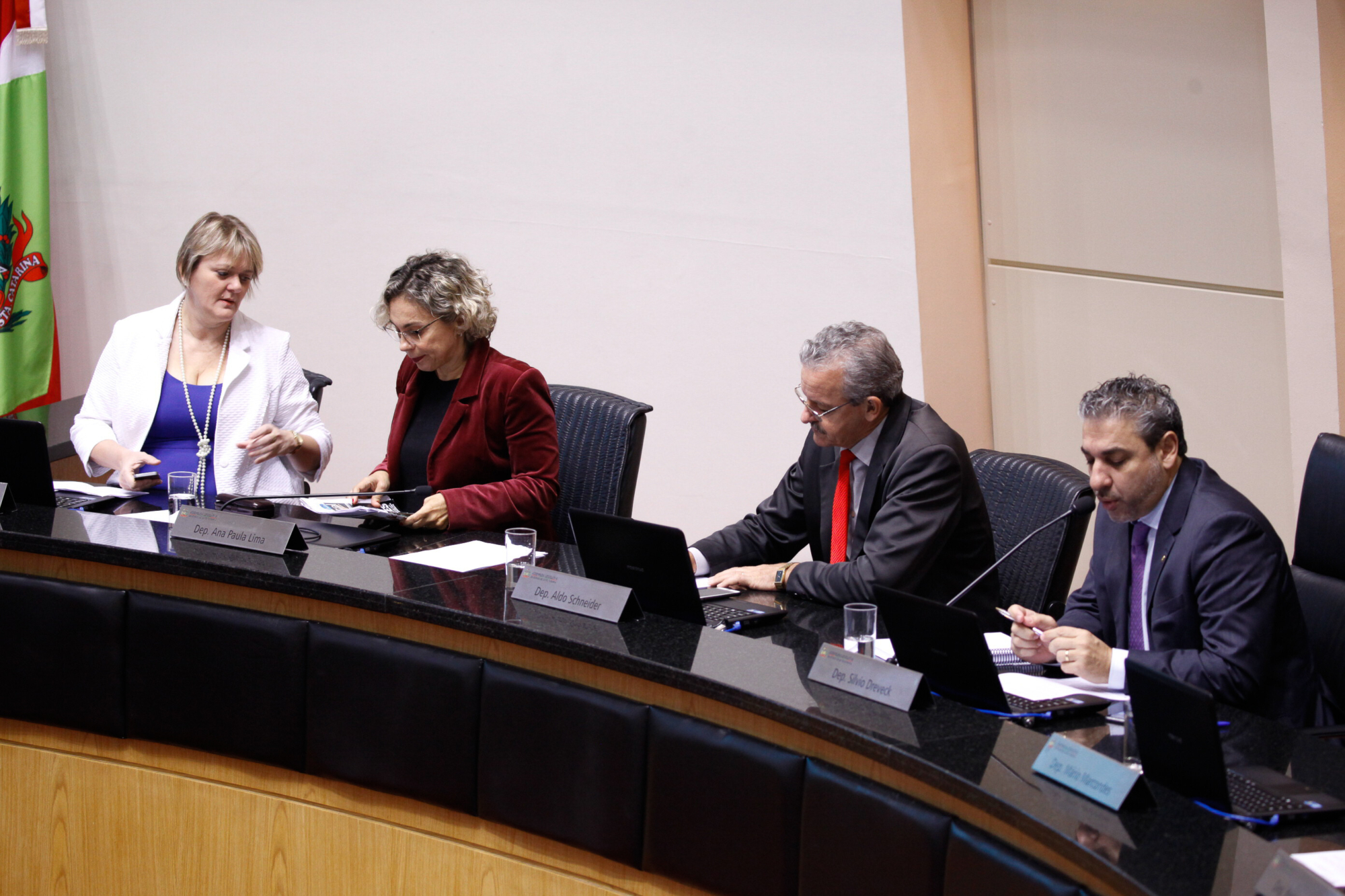 Paralisação geral contra reformas repercute no Plenário