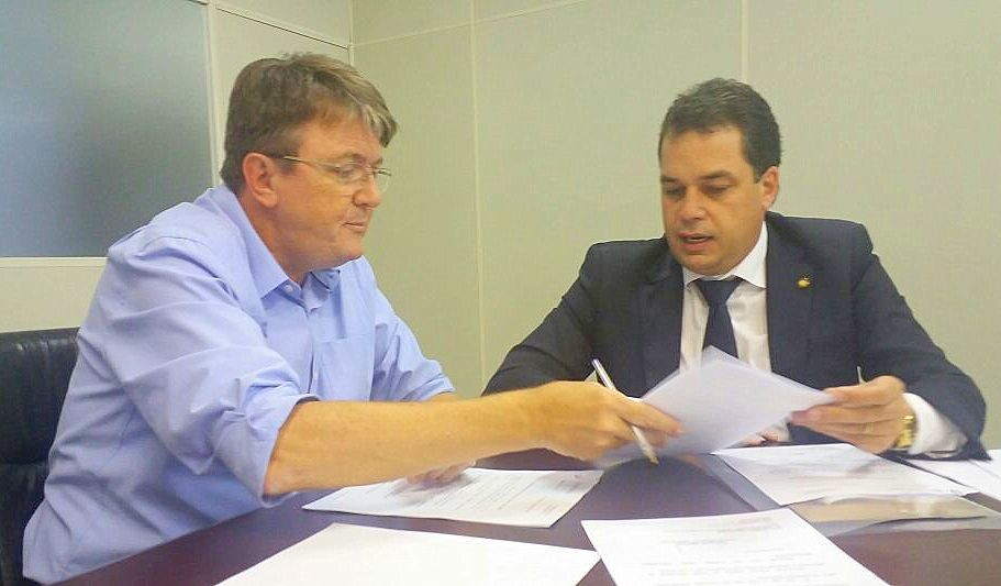Deputado Rodrigo Minotto pede solução para Escola Eremeta Souza