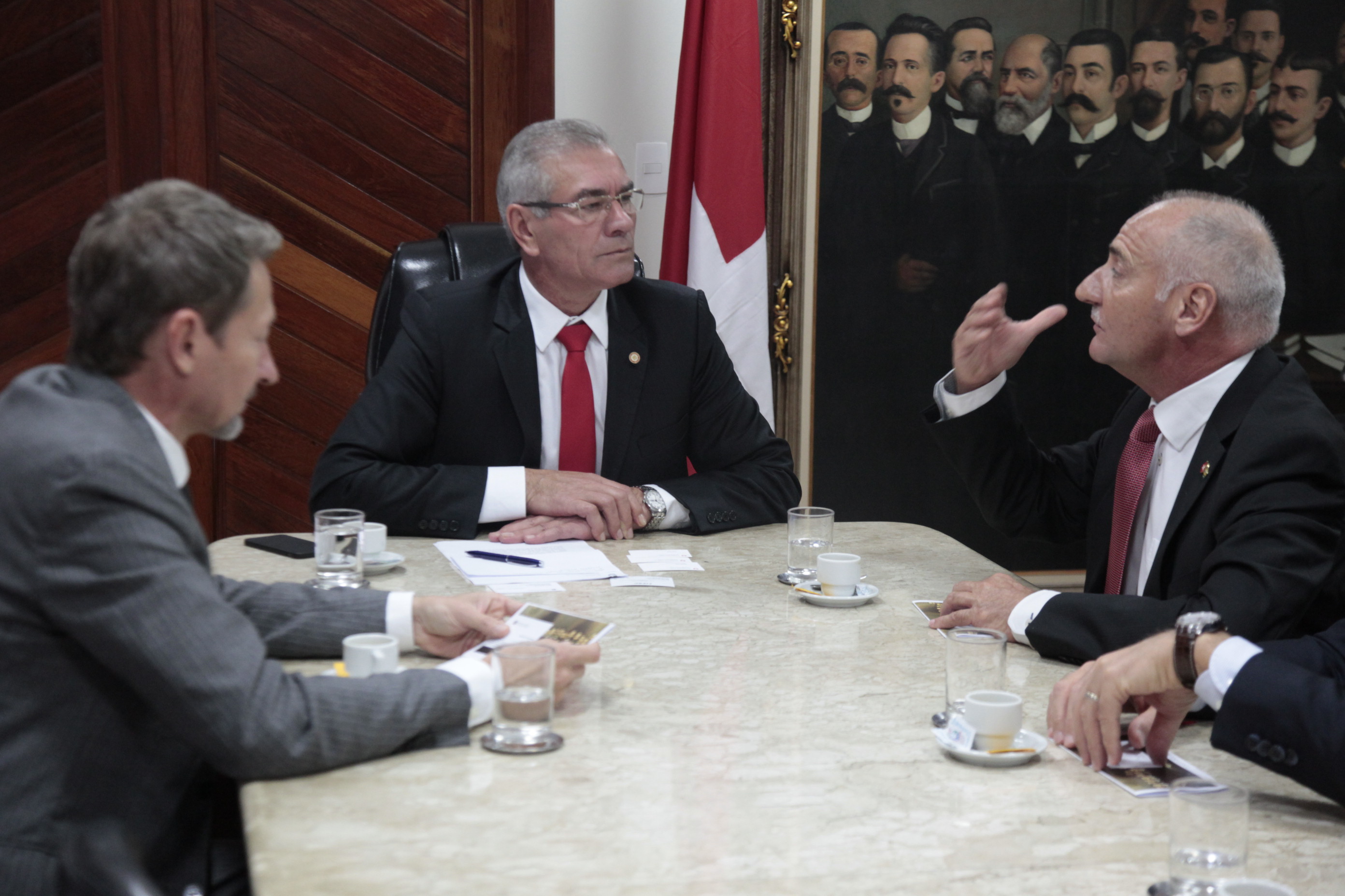 Presidente da Alesc Deputado Sílvio Dreveck recebe comitiva da Suíça.