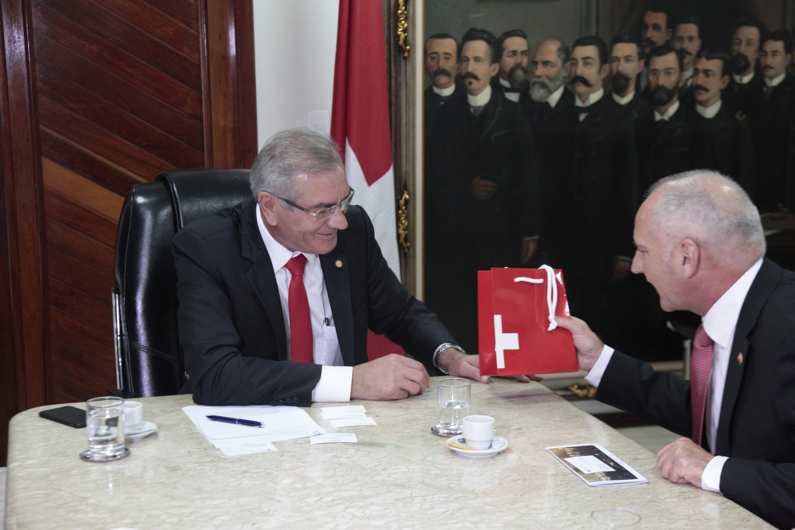 Presidente da Alesc Deputado Sílvio Dreveck recebe comitiva da Suíça.