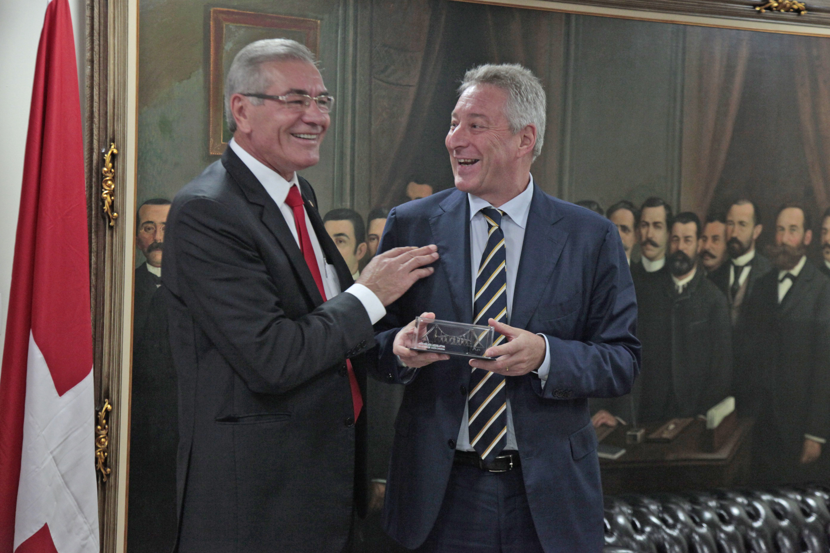 Presidente da Alesc Deputado Sílvio Dreveck recebe comitiva da Suíça.