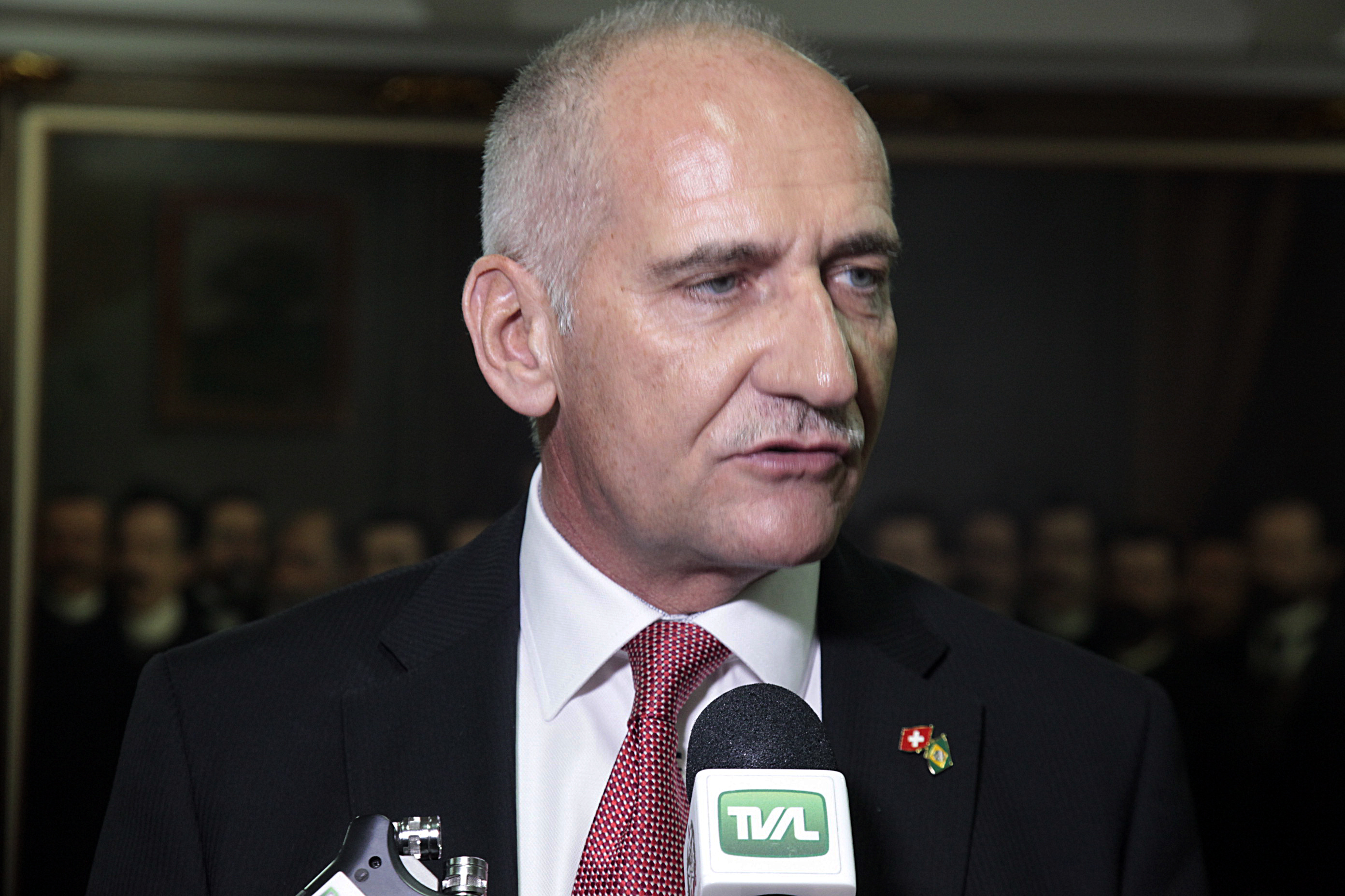 Presidente da Alesc Deputado Sílvio Dreveck recebe comitiva da Suíça.