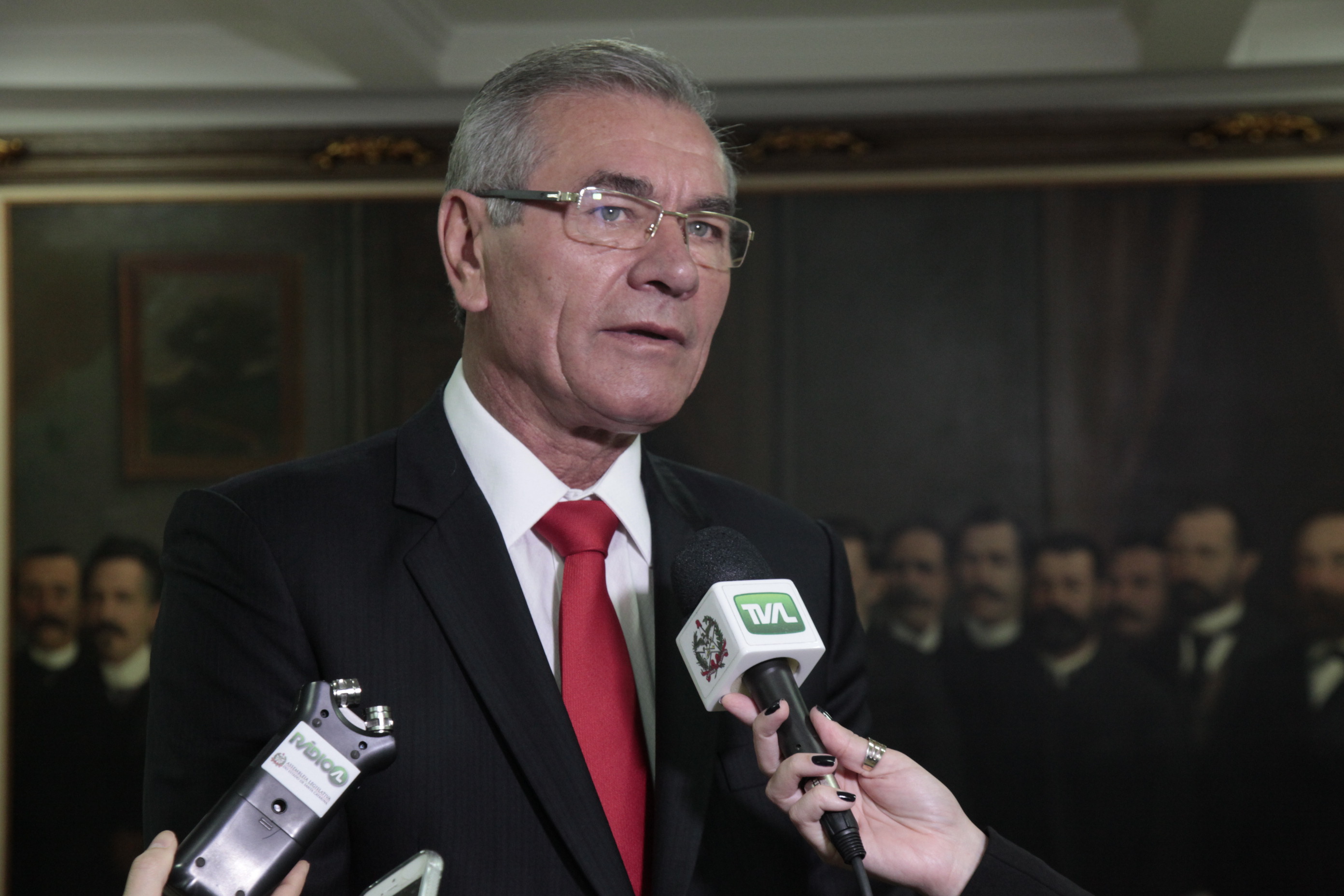 Presidente da Alesc Deputado Sílvio Dreveck recebe comitiva da Suíça.