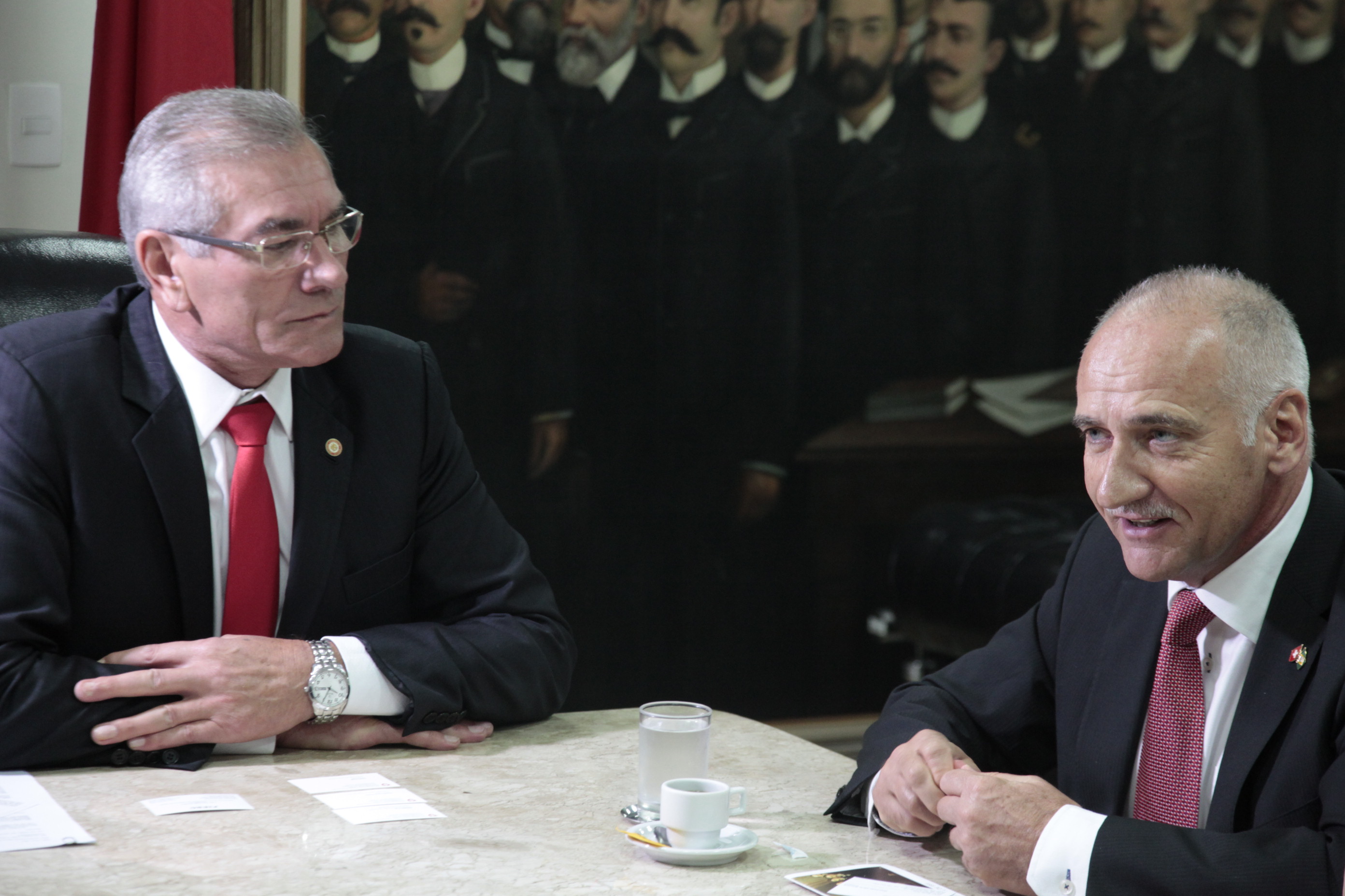 Presidente da Alesc Deputado Sílvio Dreveck recebe comitiva da Suíça.