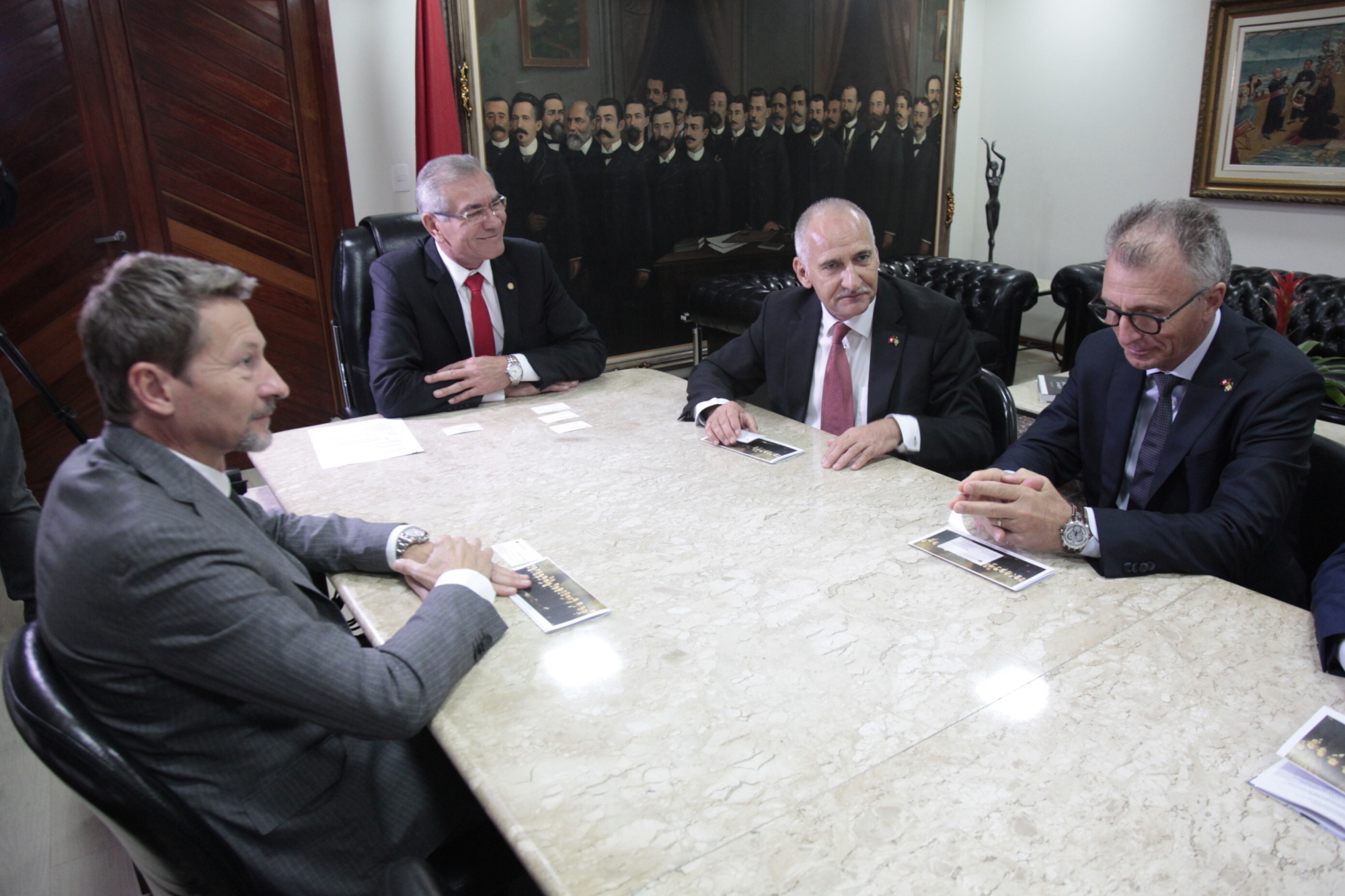 Presidência recebe visita de comitiva da Embaixada e do Consulado da Suíça