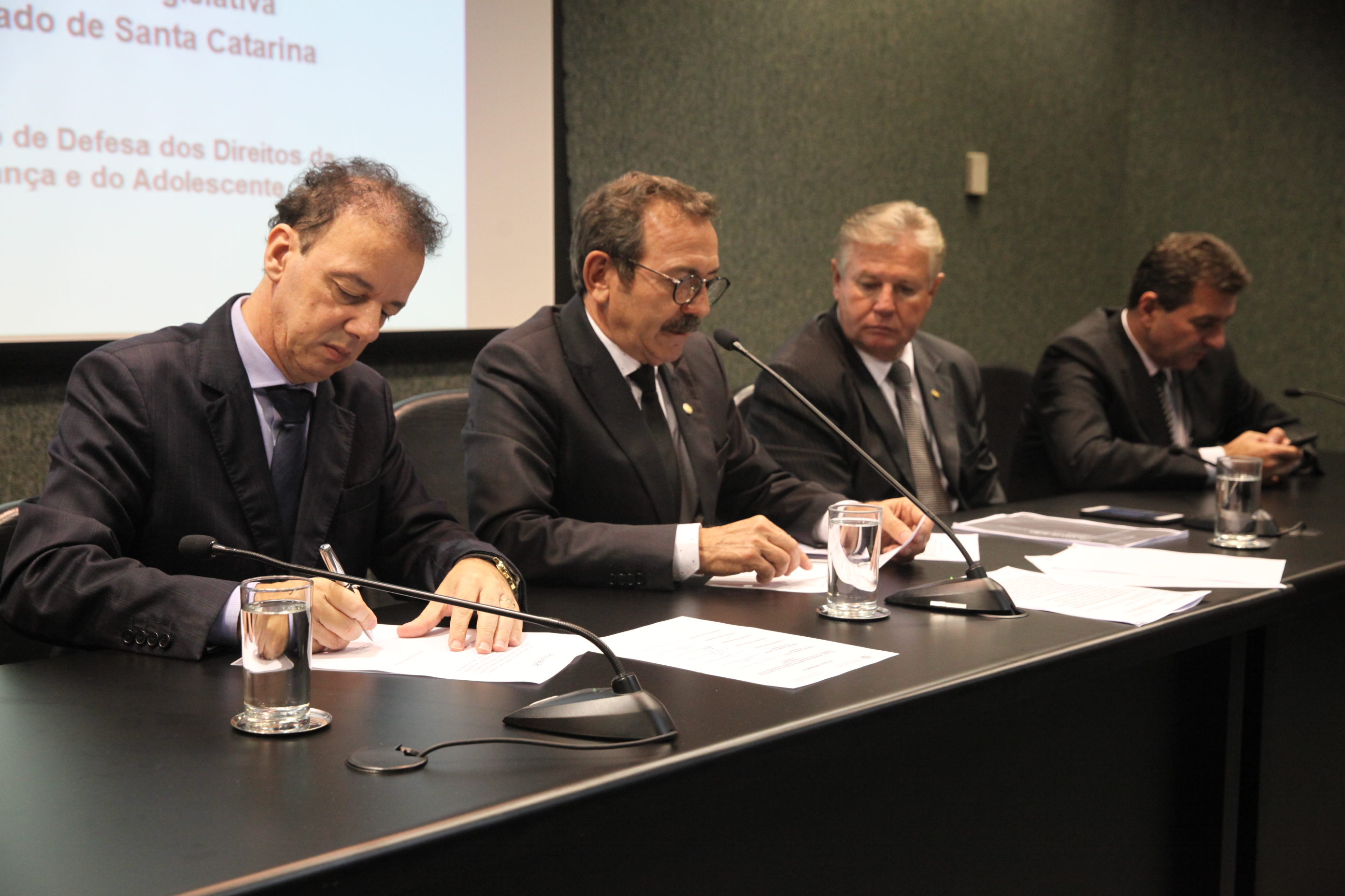 Reunião da Comissão de Defesa dos Direitos da Criança e do Adolescente.