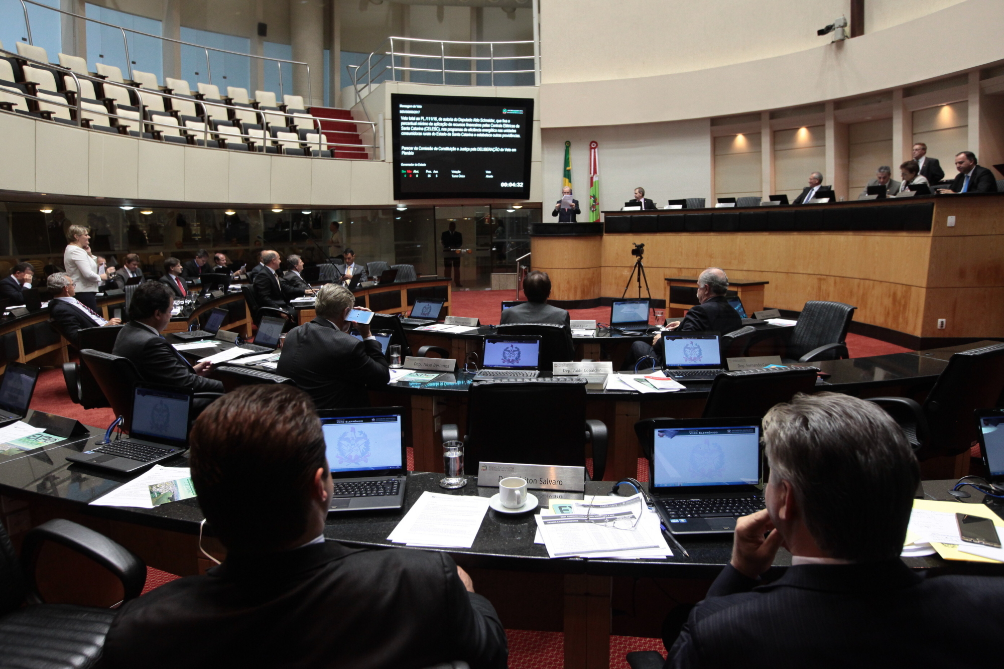 Deputados destacam início de curso para novos policiais e cobram mais bombeiros