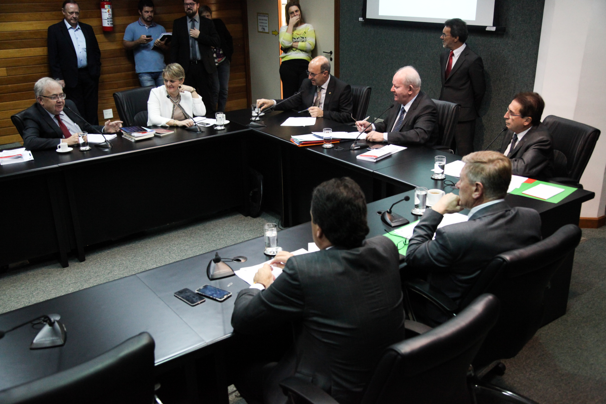 Avança PL que obriga colocação de placa informativa em obra parada