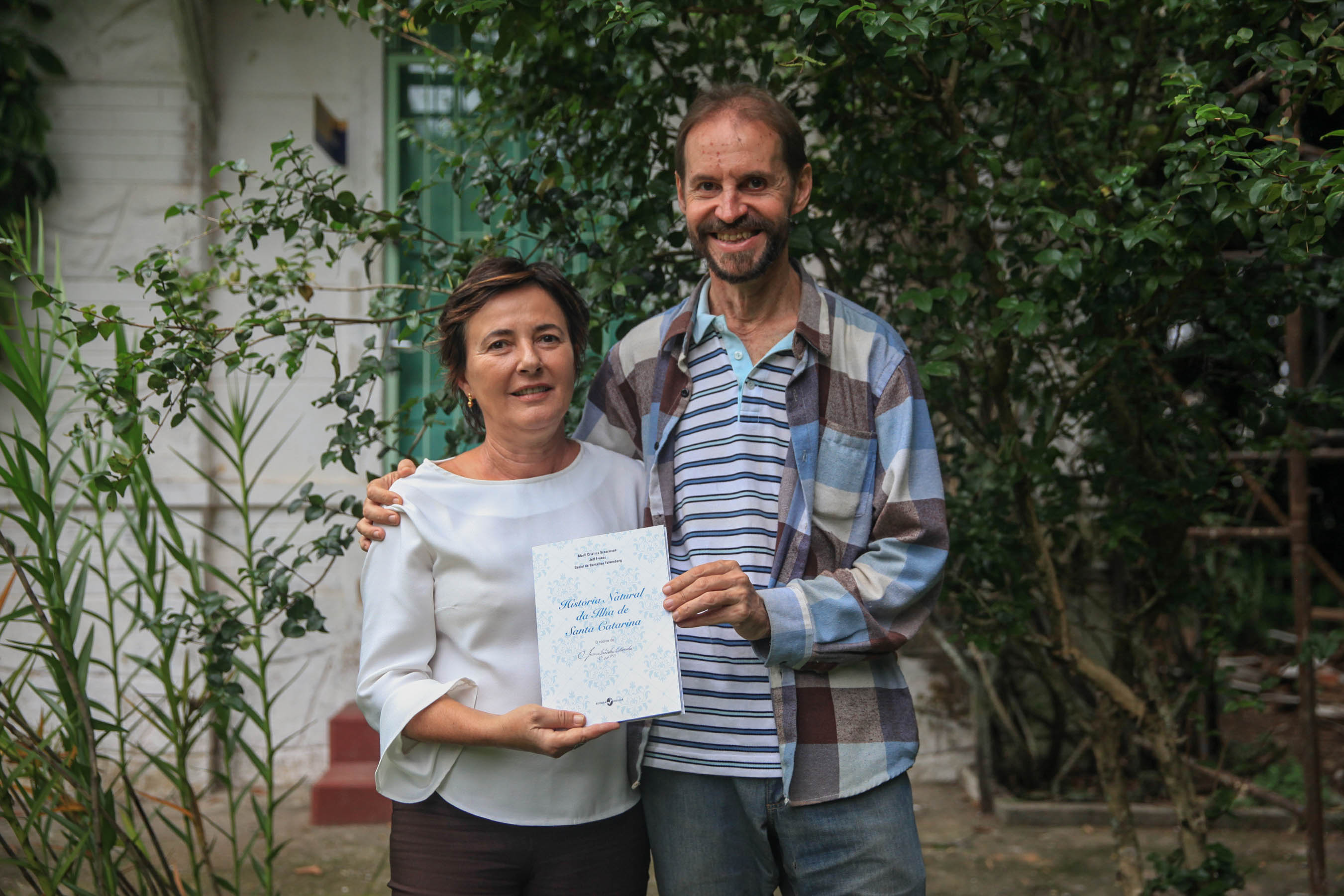 Livro com coleção inédita sobre árvores de Santa Catarina