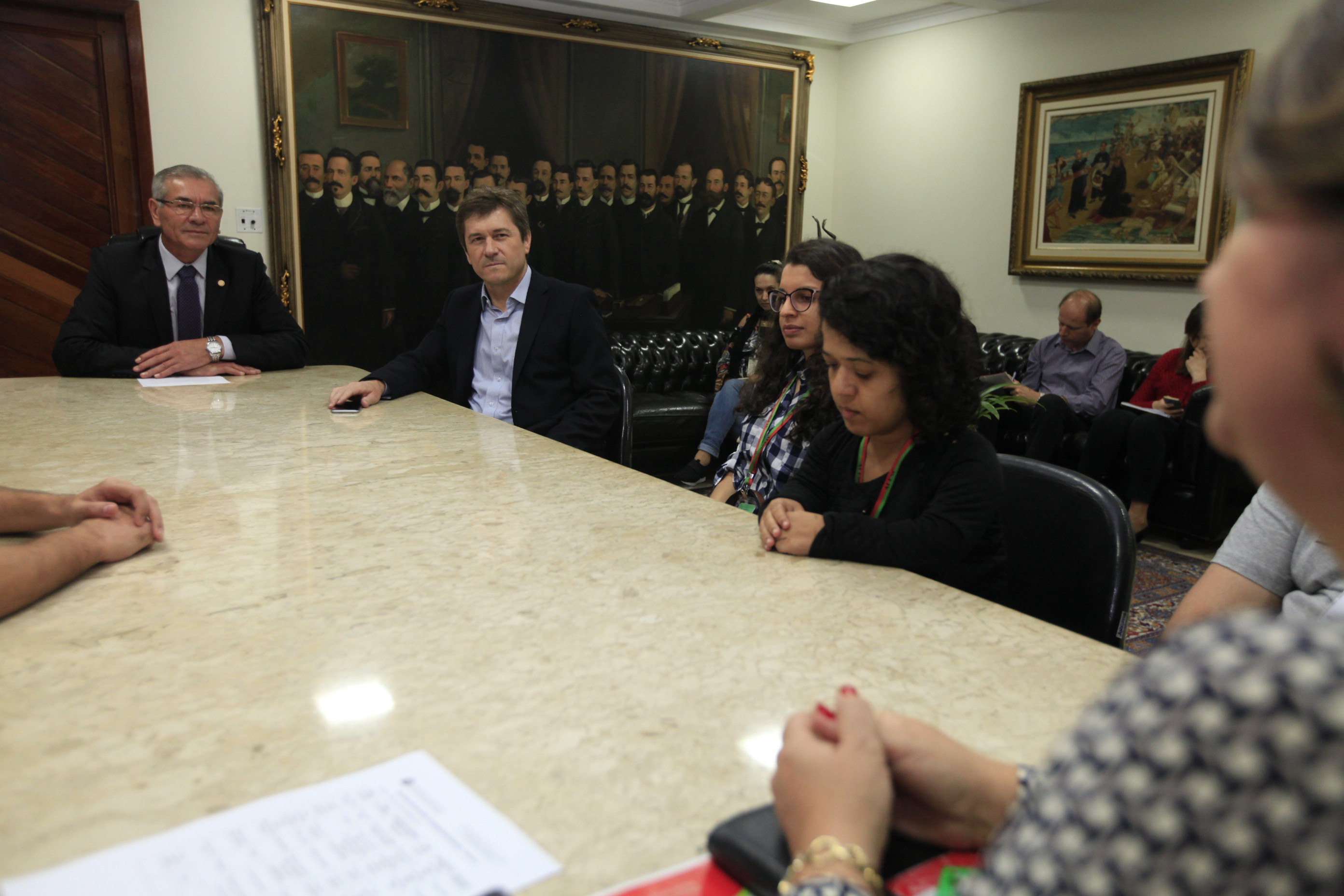 Presidente da Alesc Deputado Sílvio Dreveck recebe os novos estagiários do Programa Alesc Inclusiva.