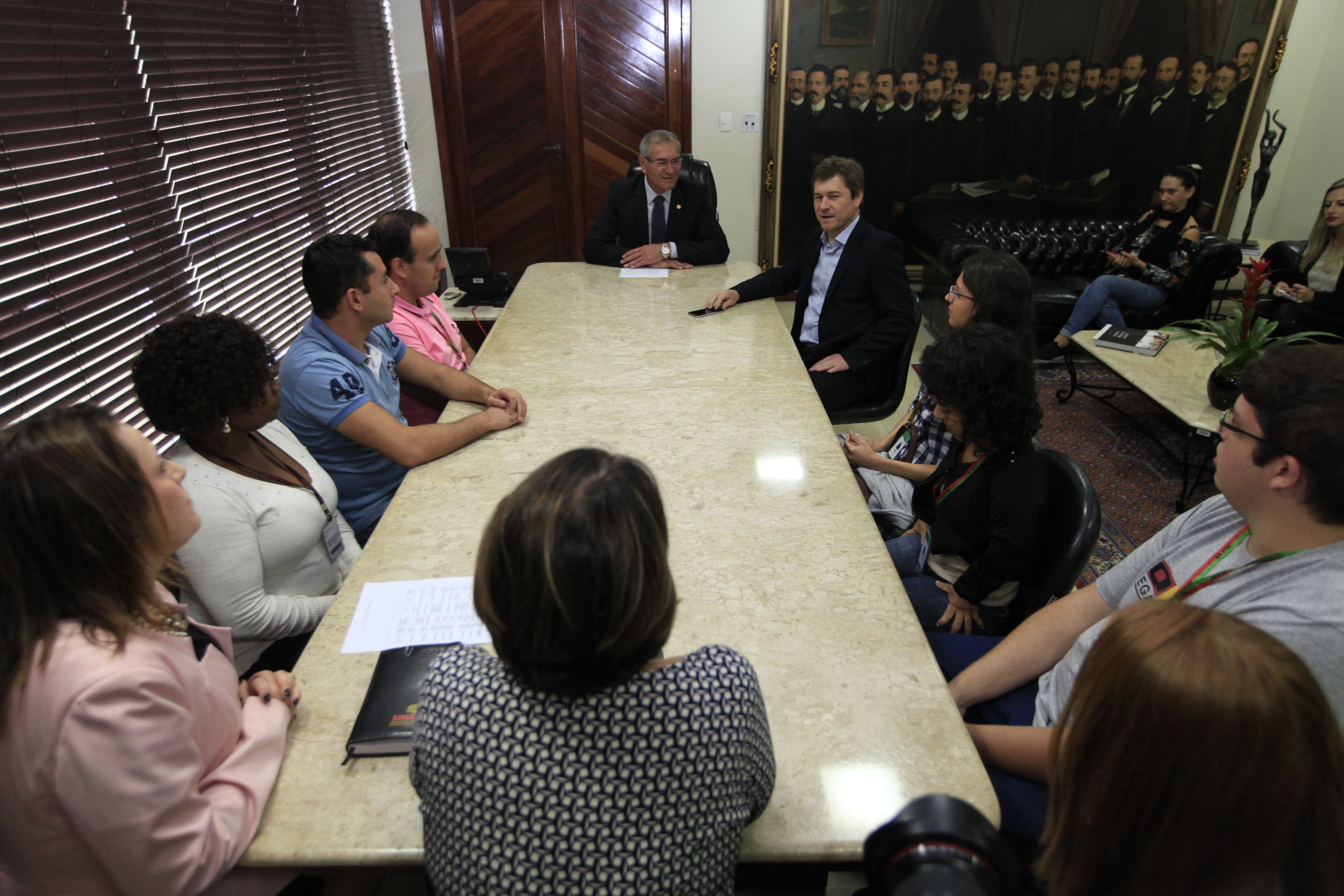Presidente da Alesc Deputado Sílvio Dreveck recebe os novos estagiários do Programa Alesc Inclusiva.