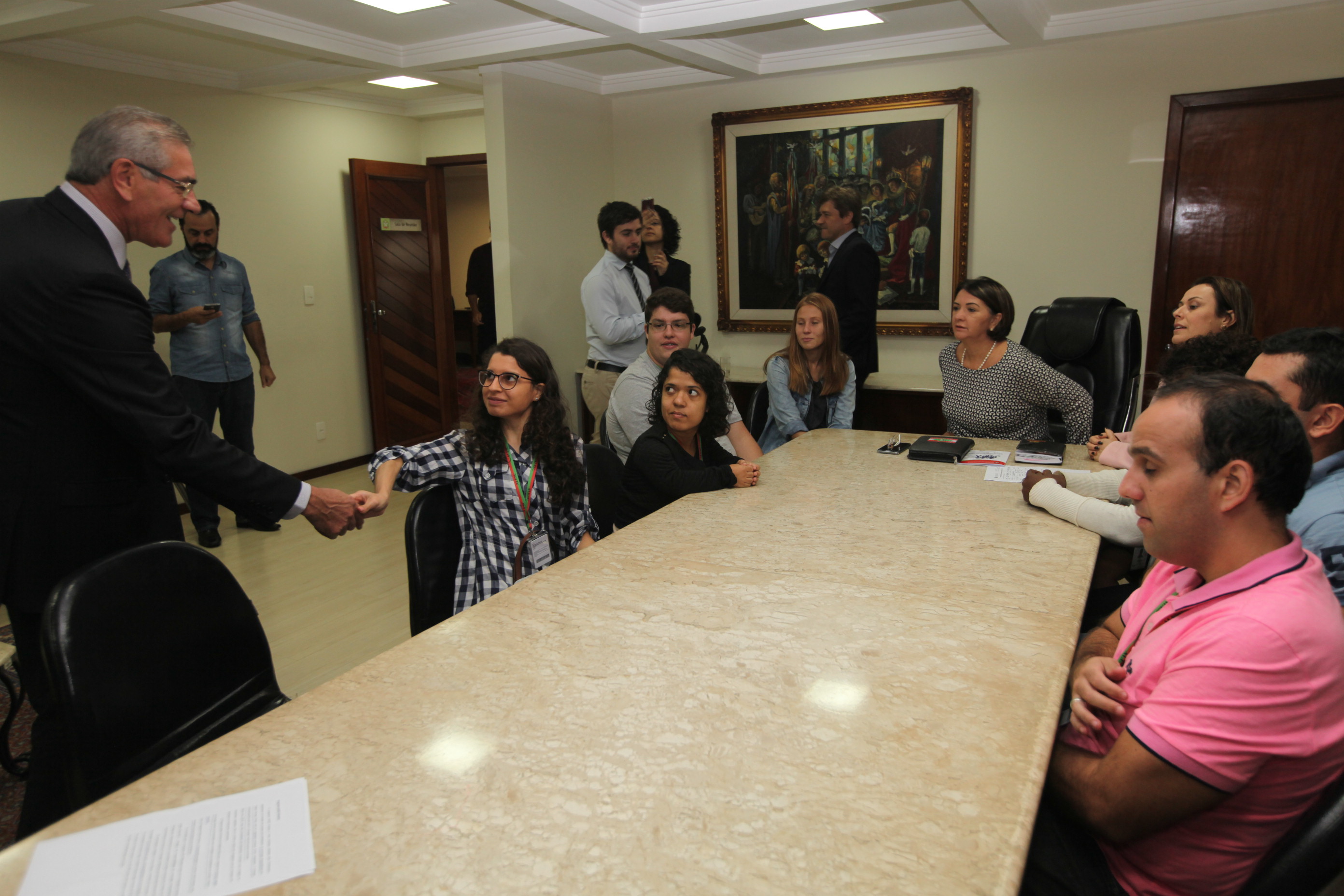 Presidente da Alesc Deputado Sílvio Dreveck recebe os novos estagiários do Programa Alesc Inclusiva.