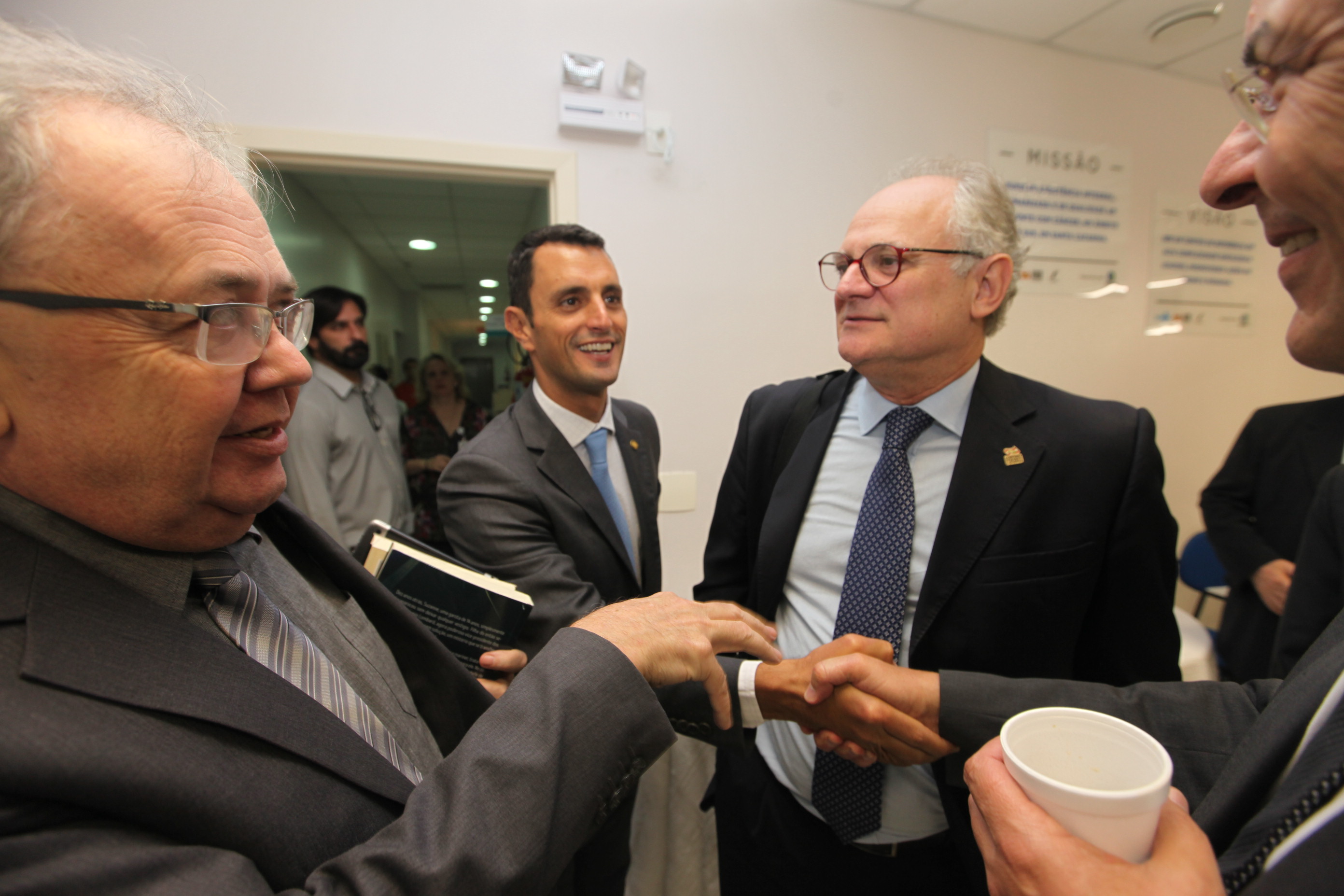 Deputados vistoriam obras no Cepon.