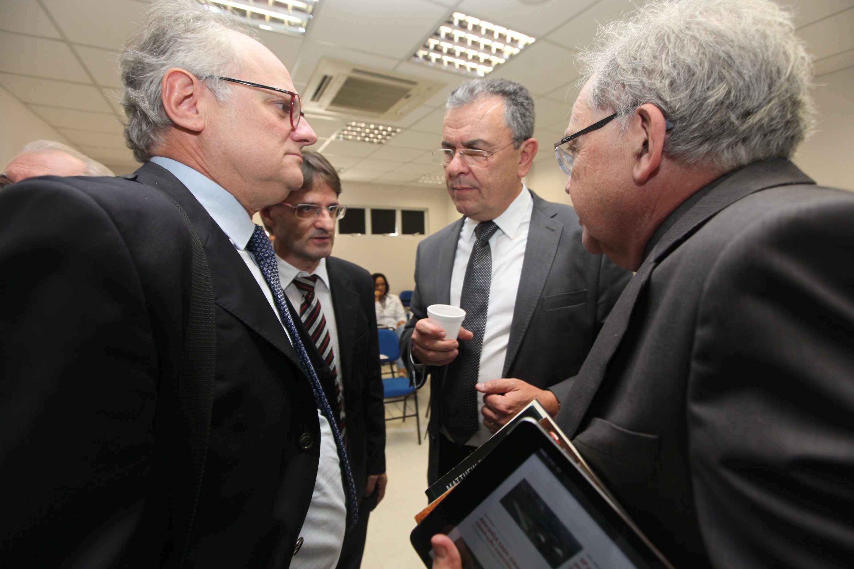 Deputados vistoriam obras no Cepon.