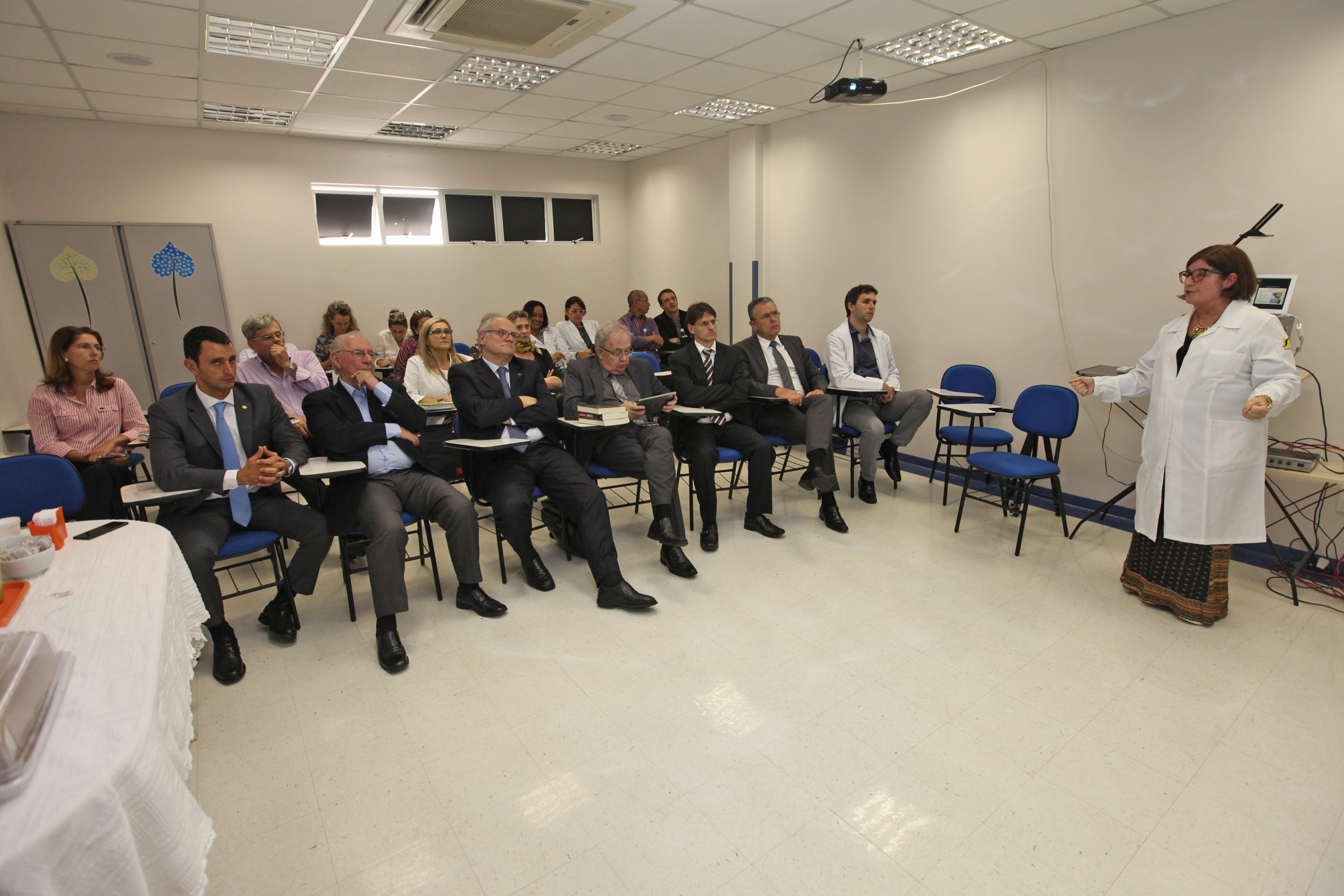 Deputados vistoriam obras no Cepon.