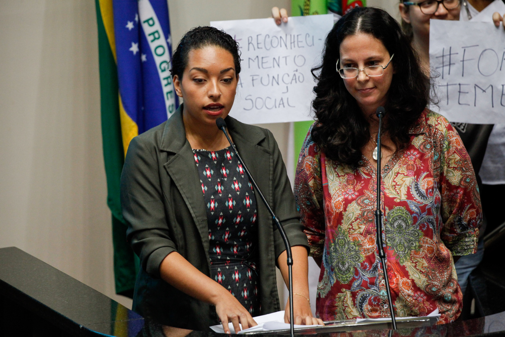 Luana Karoline Gonsaga Mendonça e Mariana Salvatti Mescolotto