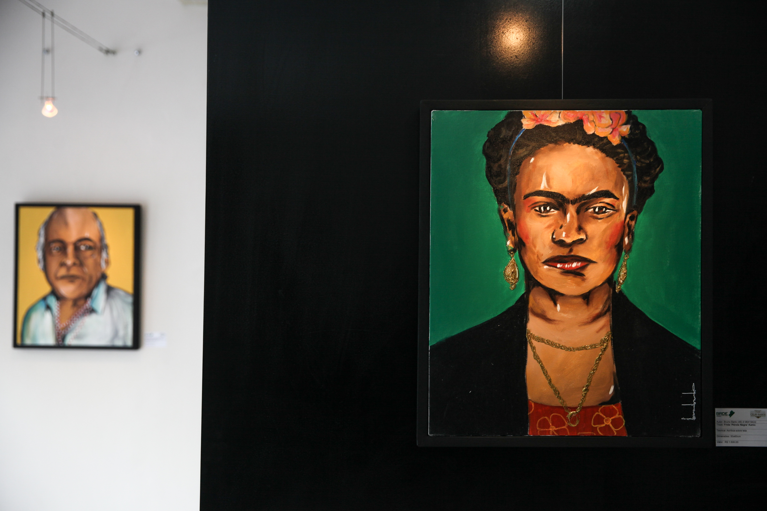 Exposição REVIDA no espaço BRDE.