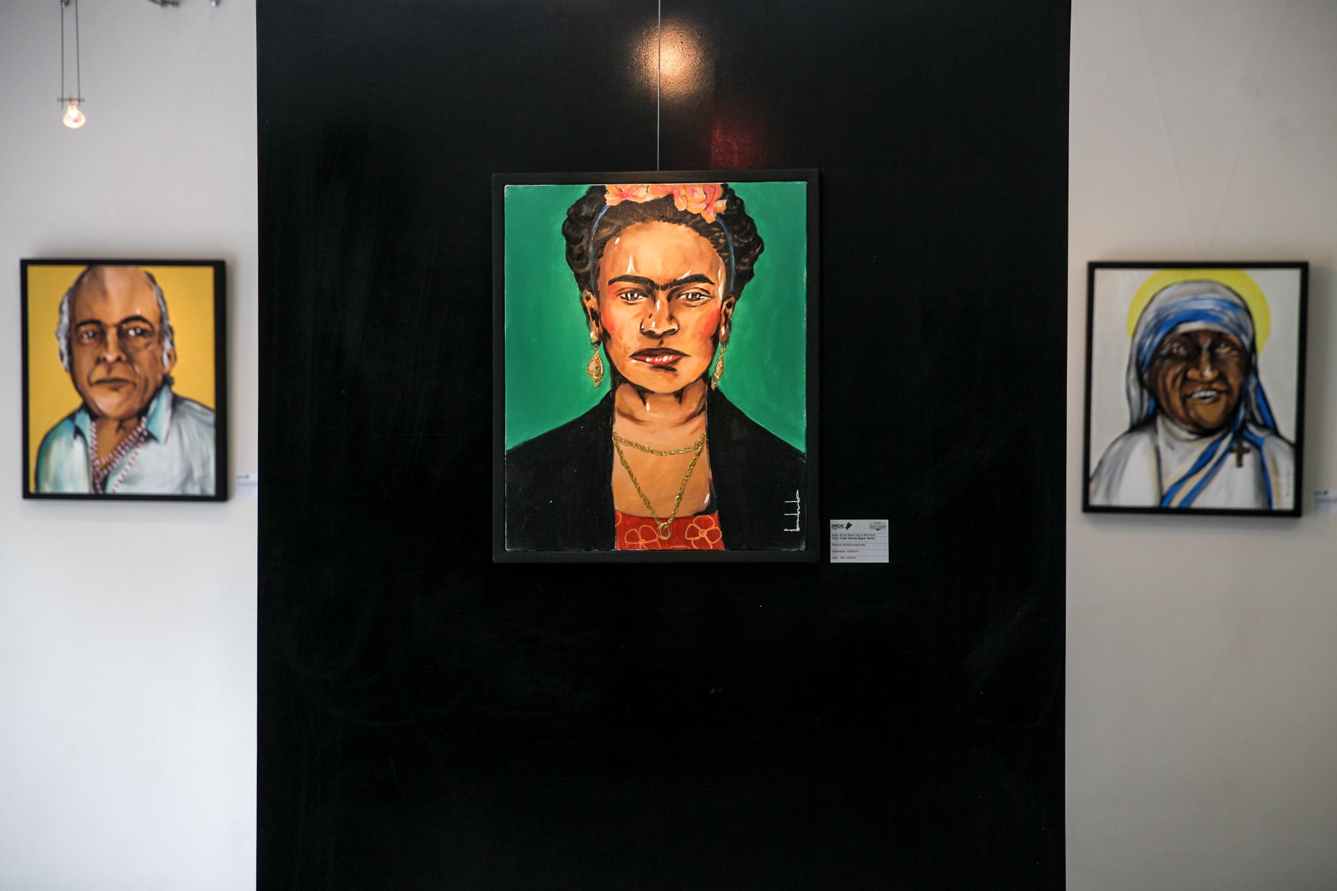 Exposição REVIDA no espaço BRDE.