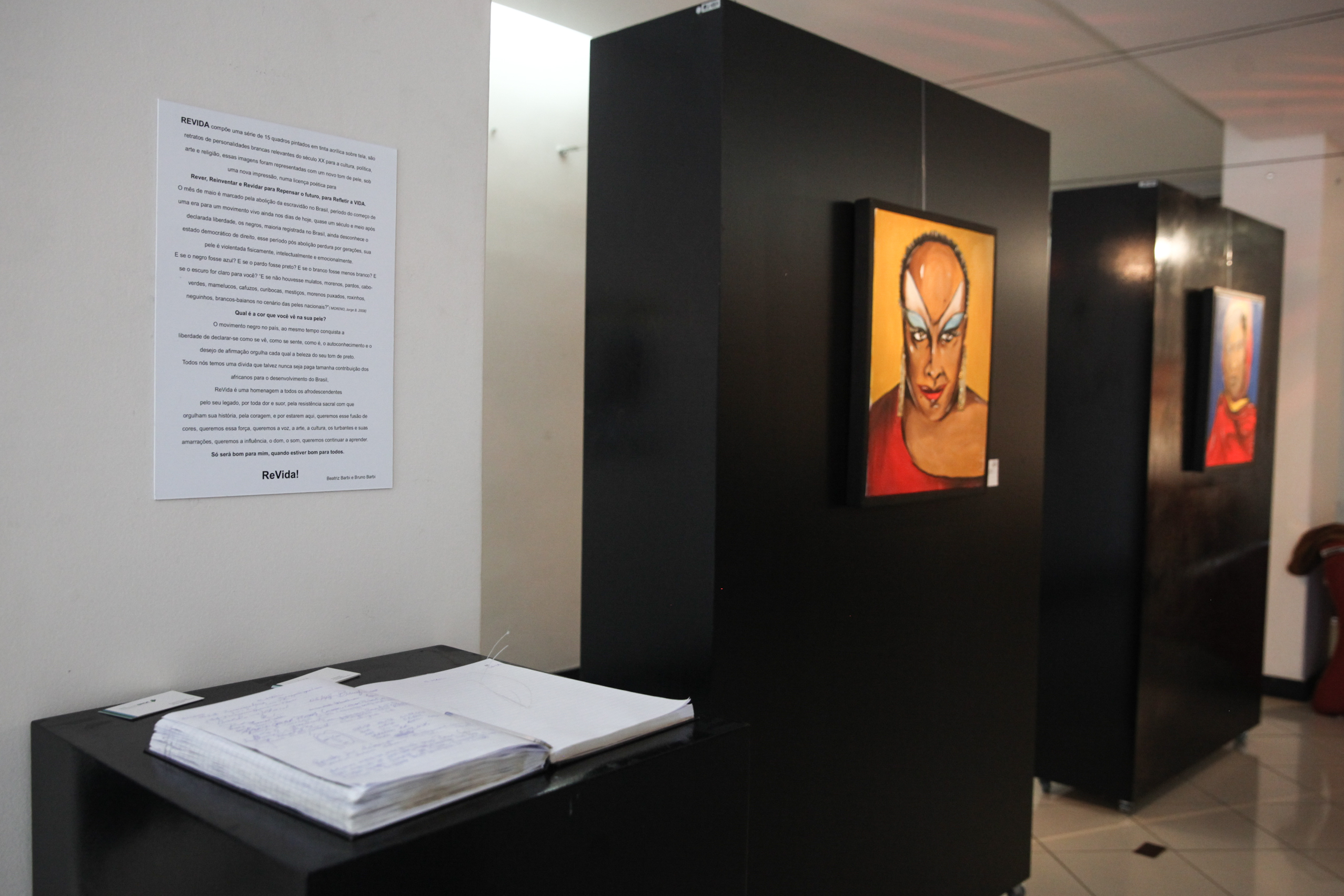 Exposição REVIDA no espaço BRDE.