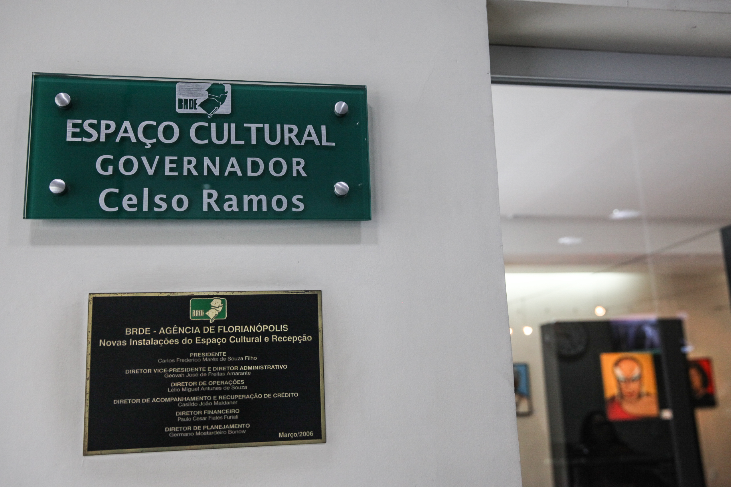 Exposição REVIDA no espaço BRDE.