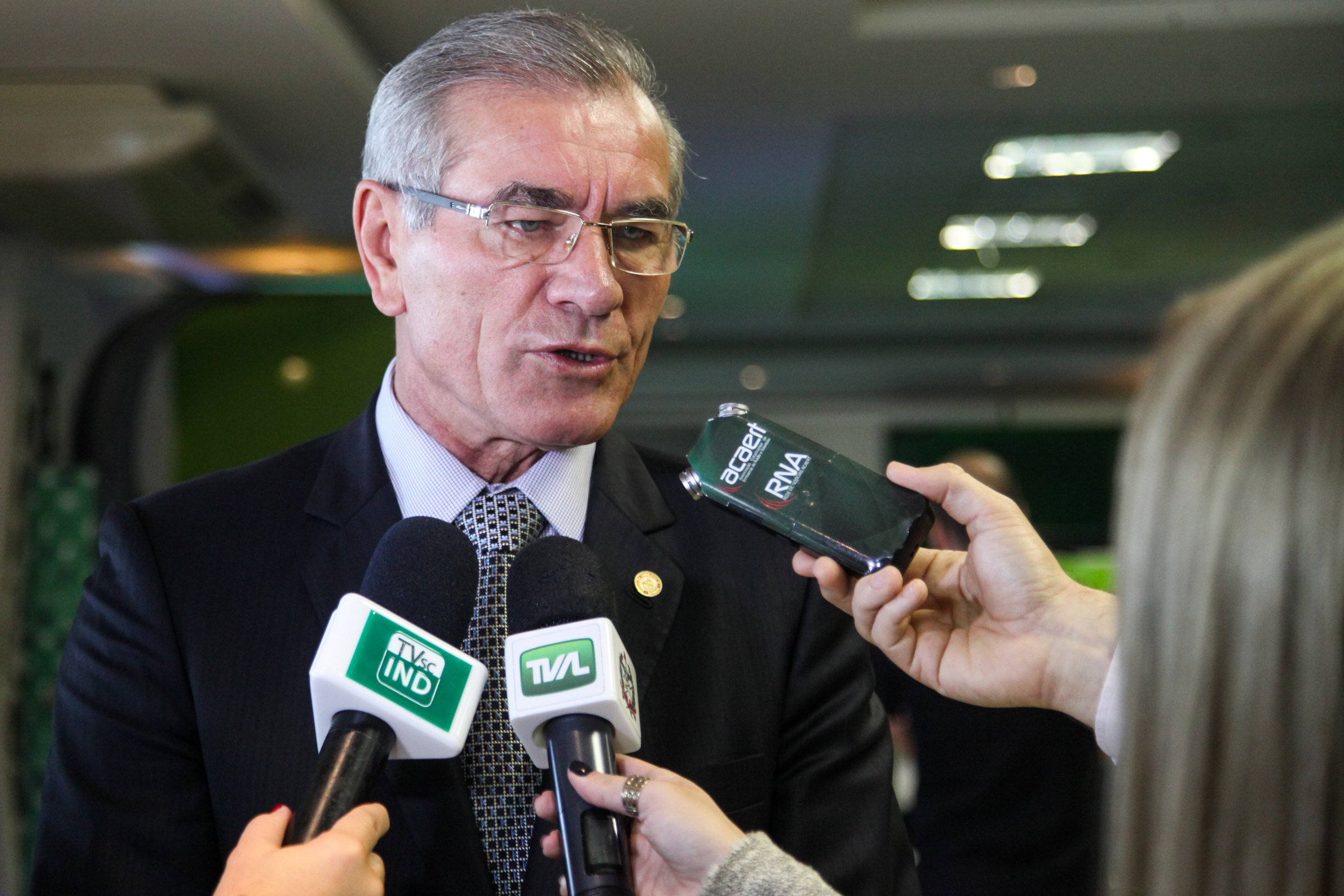 FIESC entrega Ordem do Mérito Industrial e Mérito Sindical