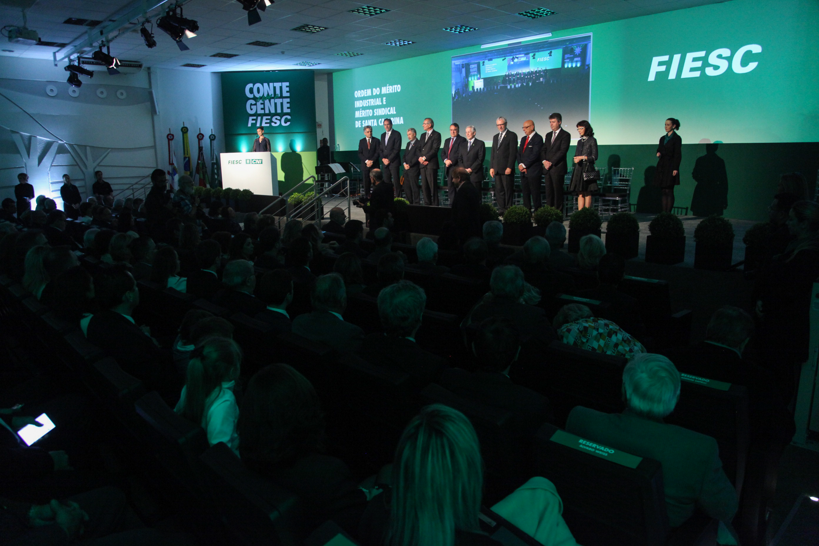 FIESC entrega Ordem do Mérito Industrial e Mérito Sindical