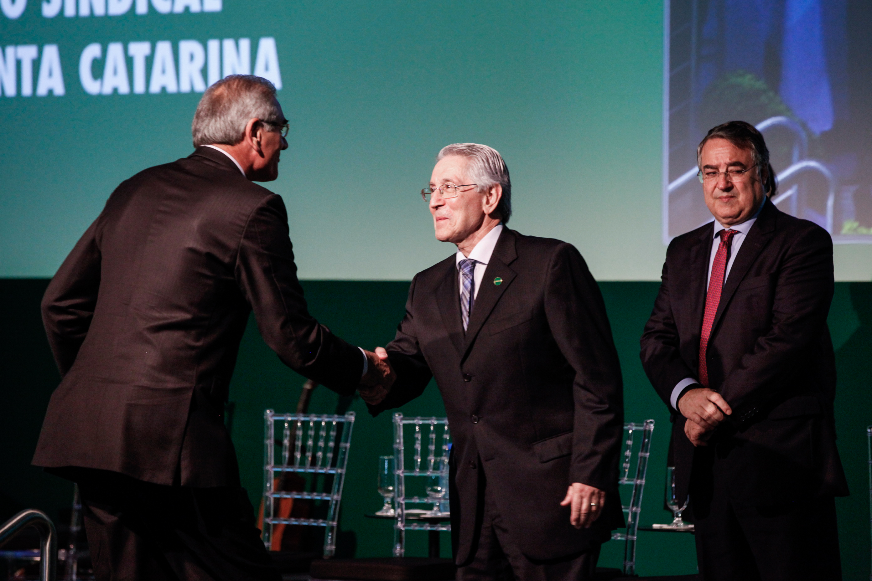 FIESC entrega Ordem do Mérito Industrial e Mérito Sindical