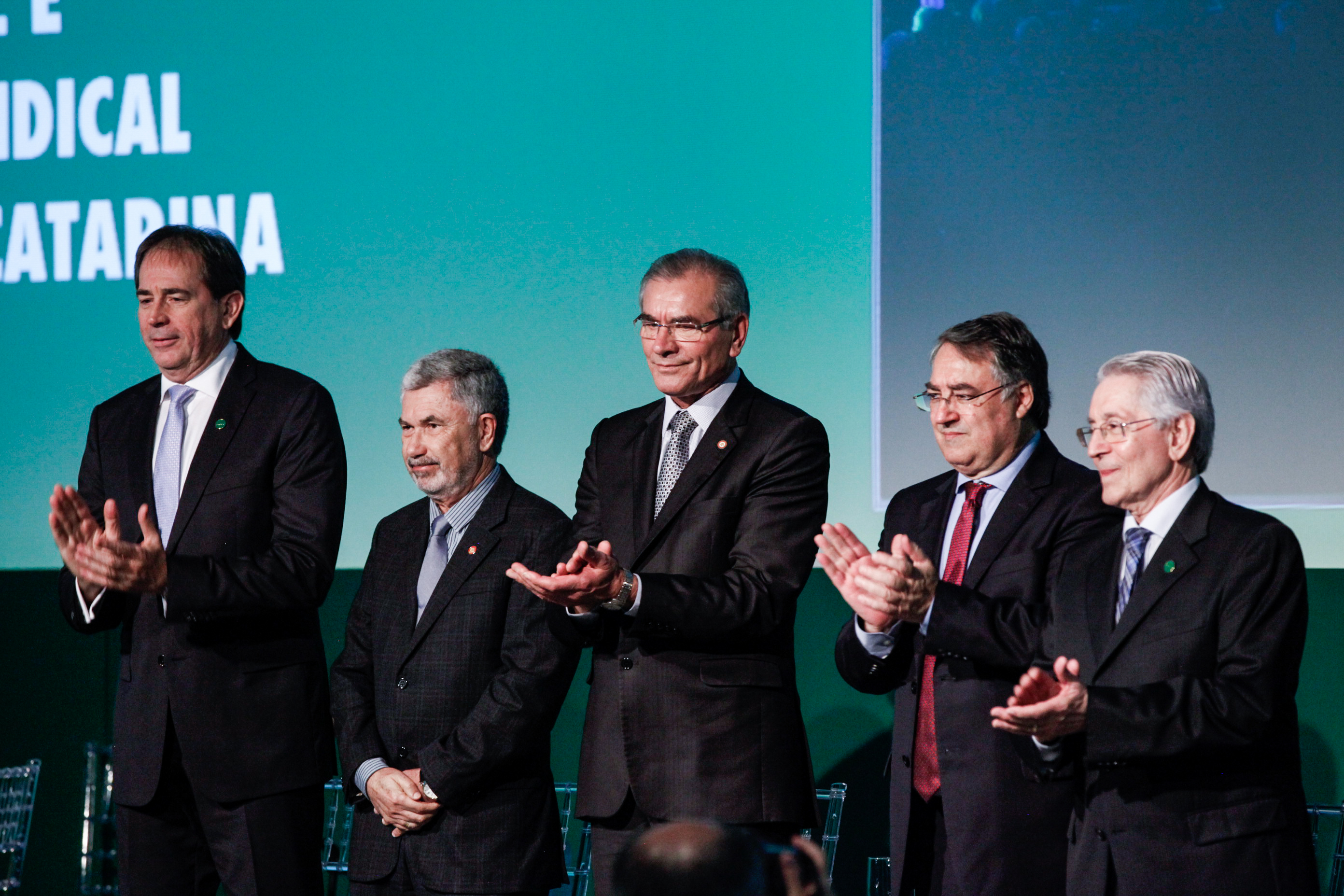 FIESC entrega Ordem do Mérito Industrial e Mérito Sindical