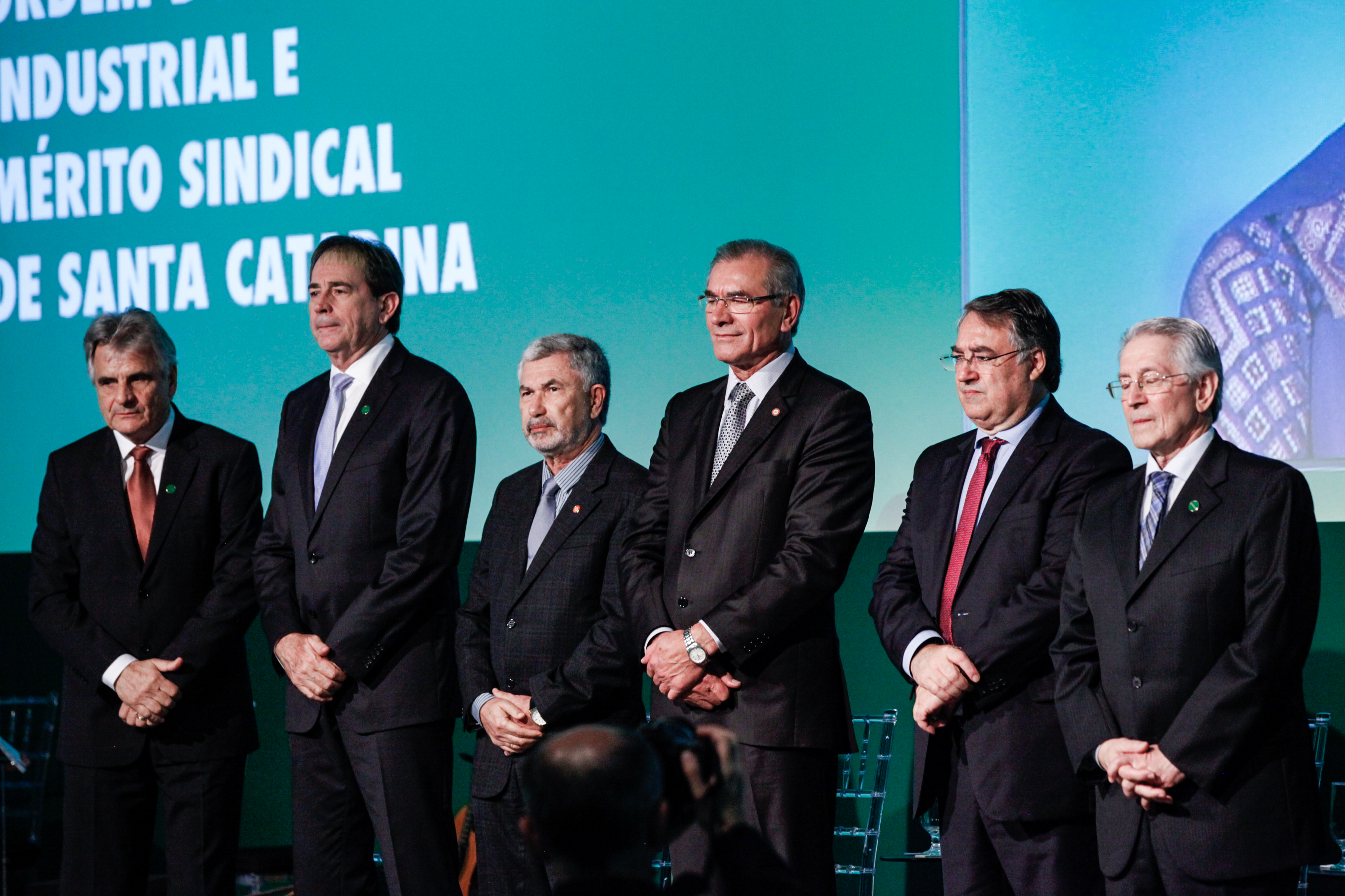 FIESC entrega Ordem do Mérito Industrial e Mérito Sindical