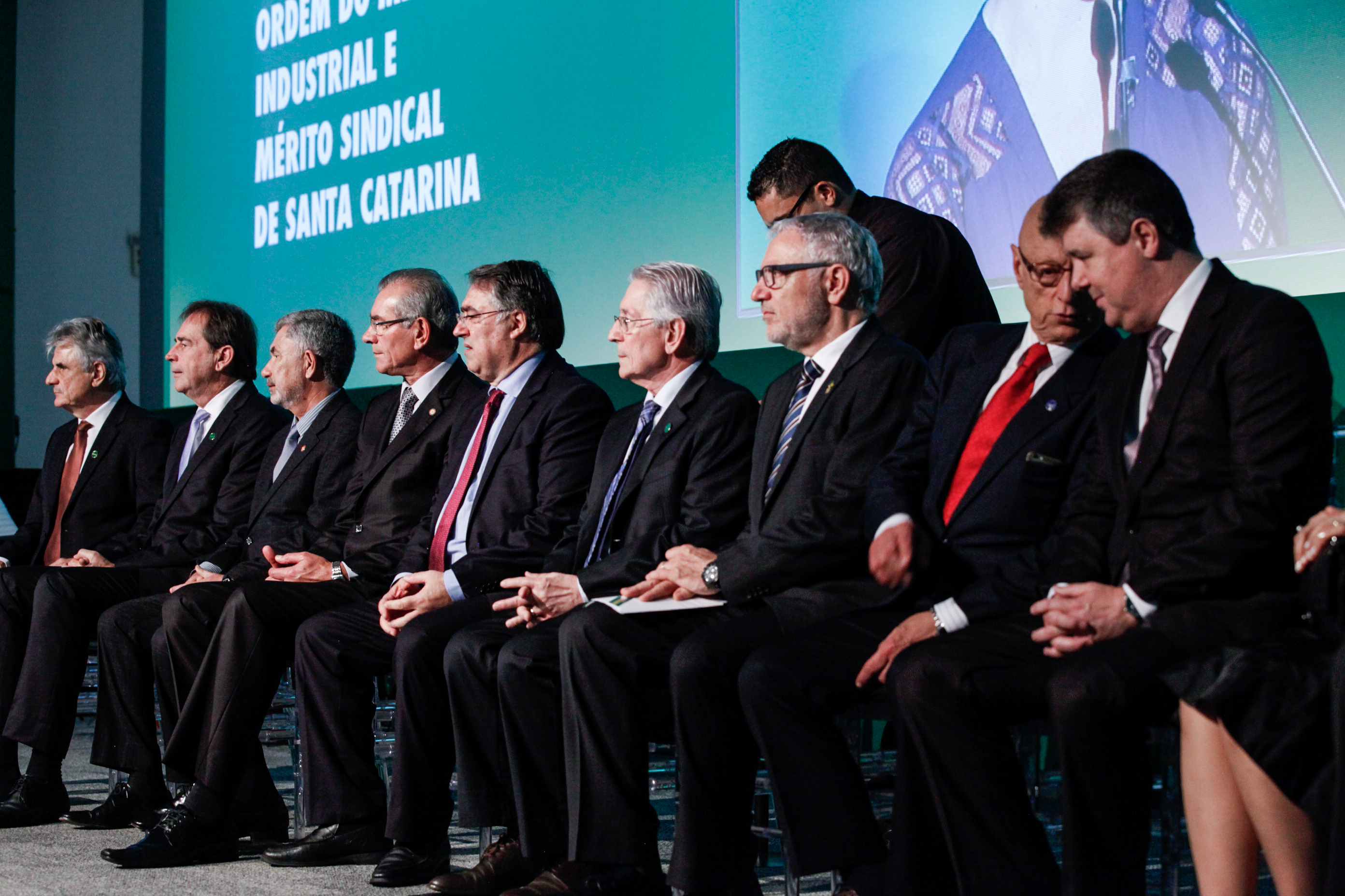 FIESC entrega Ordem do Mérito Industrial e Mérito Sindical