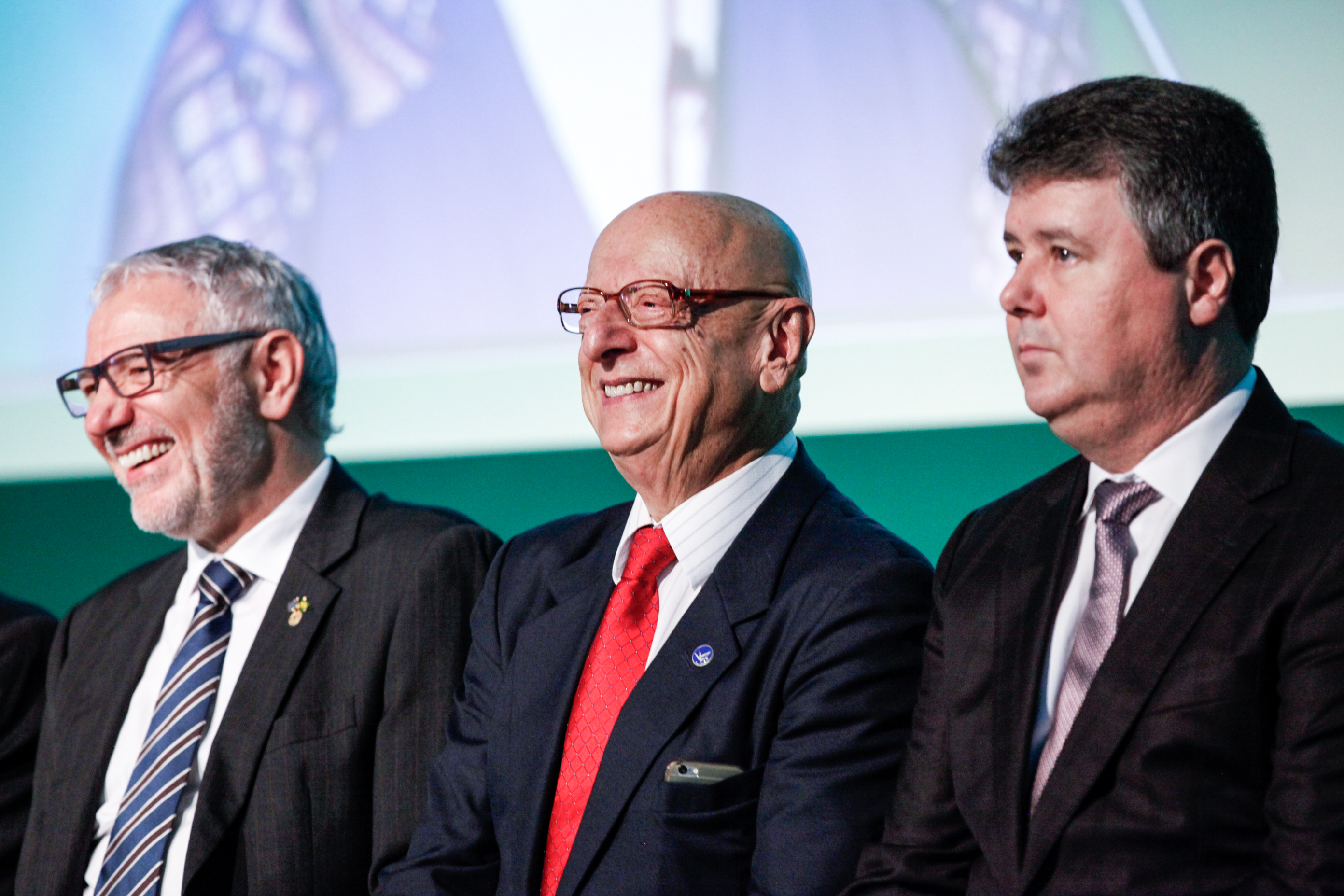 FIESC entrega Ordem do Mérito Industrial e Mérito Sindical
