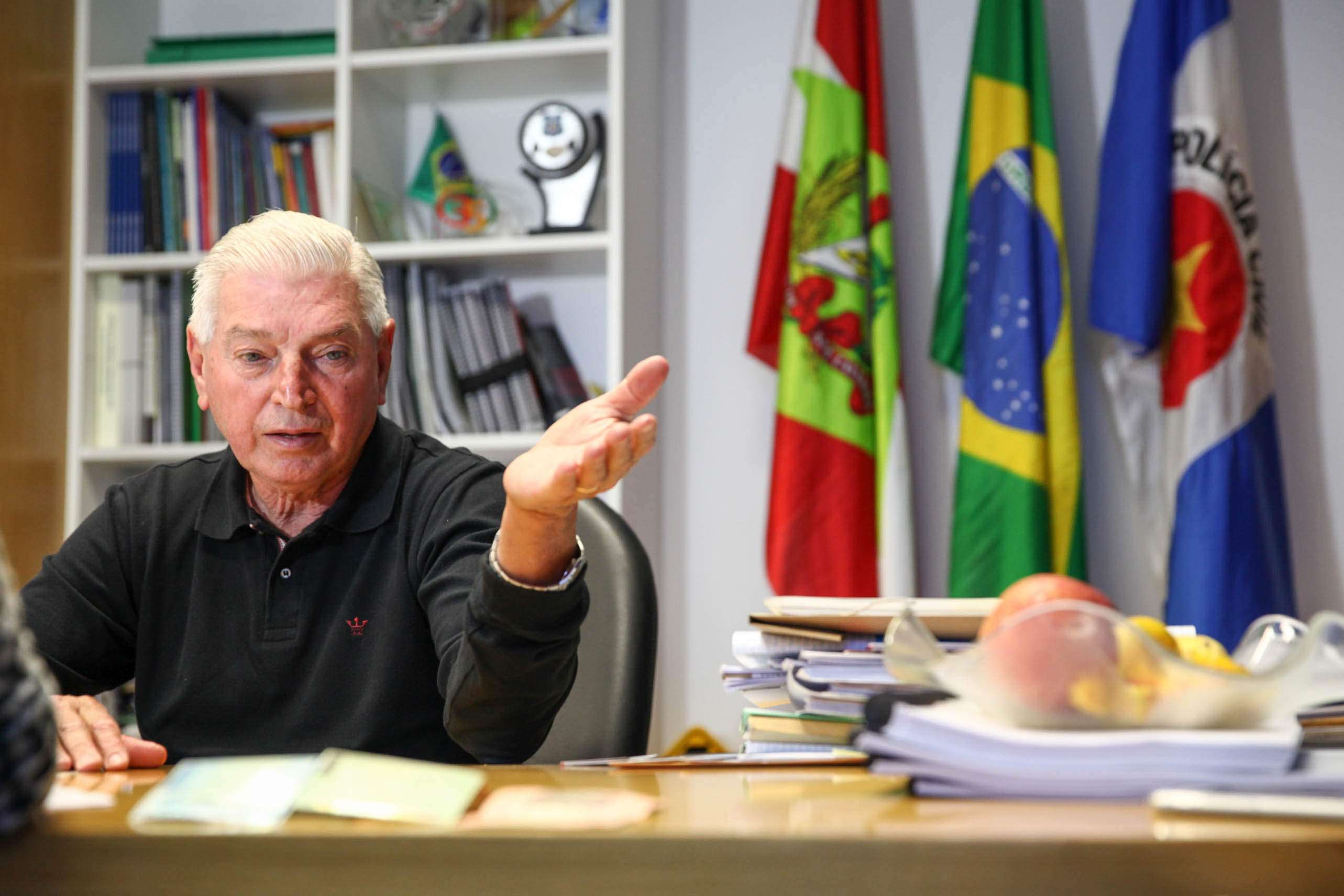 Diretor Geral do Detran SC Vanderlei O. Rosso. Carteira de motorista com QR Code.
