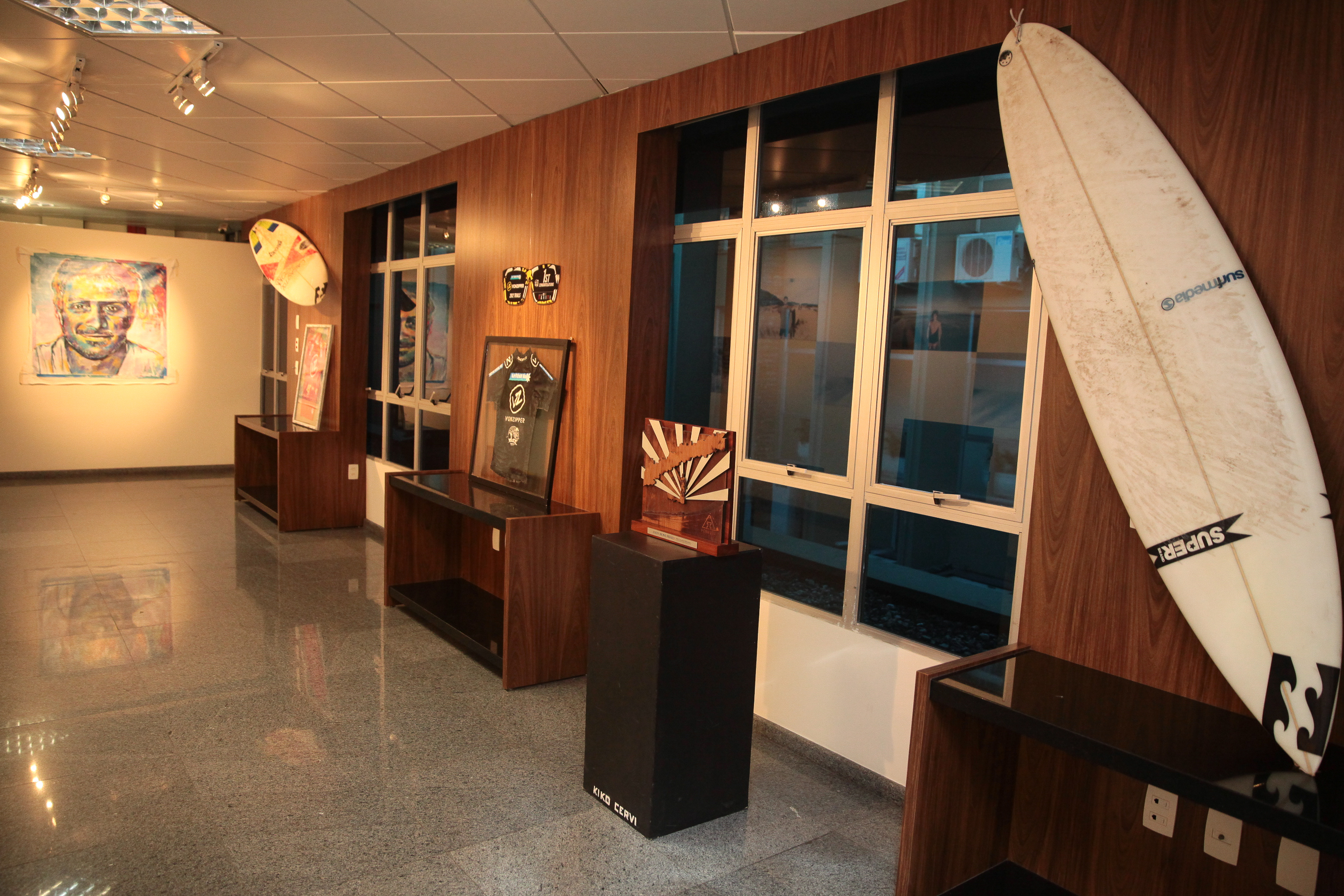 Exposição sobre o surfista Ricardinho.