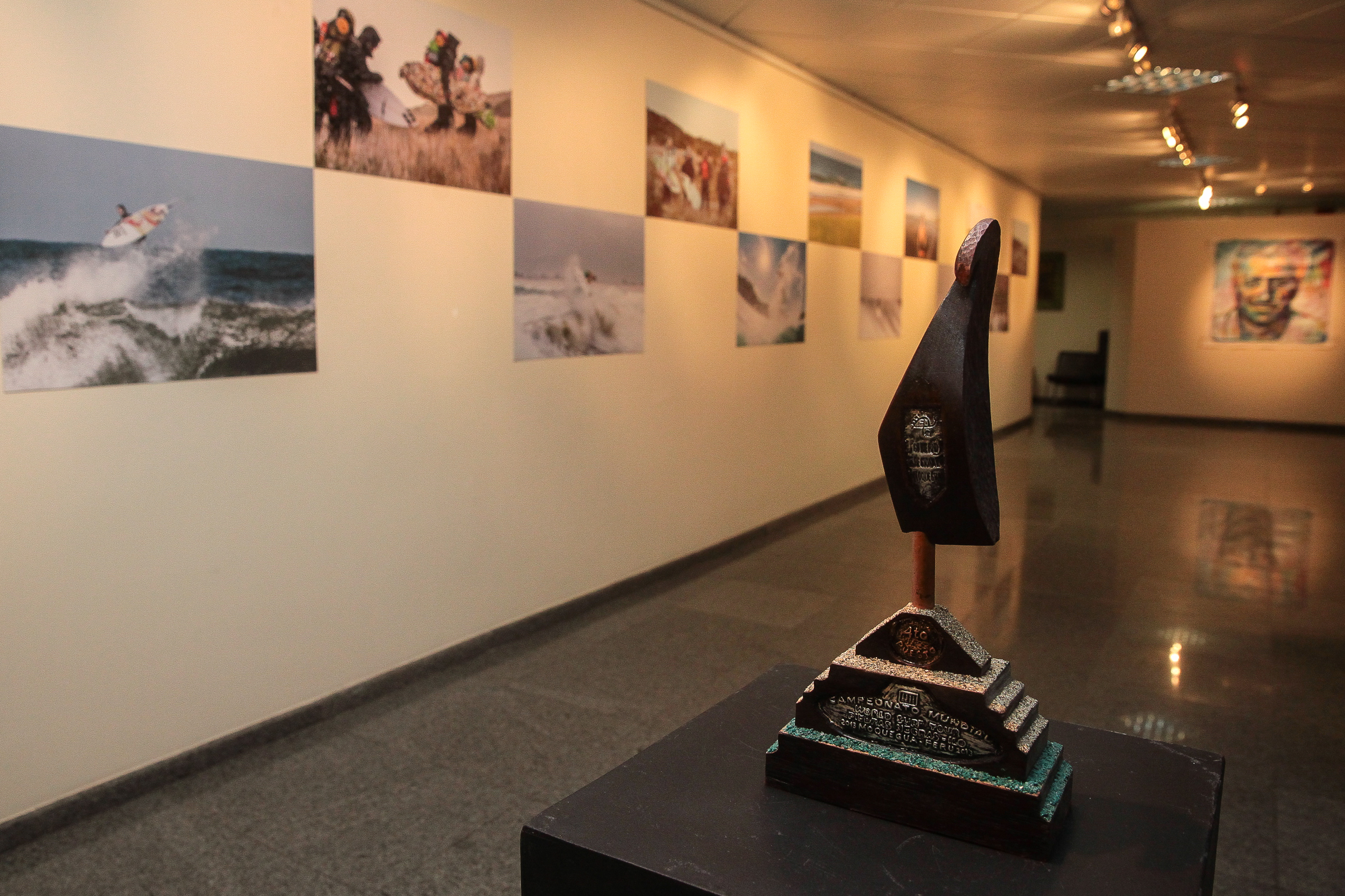 Exposição sobre o surfista Ricardinho.