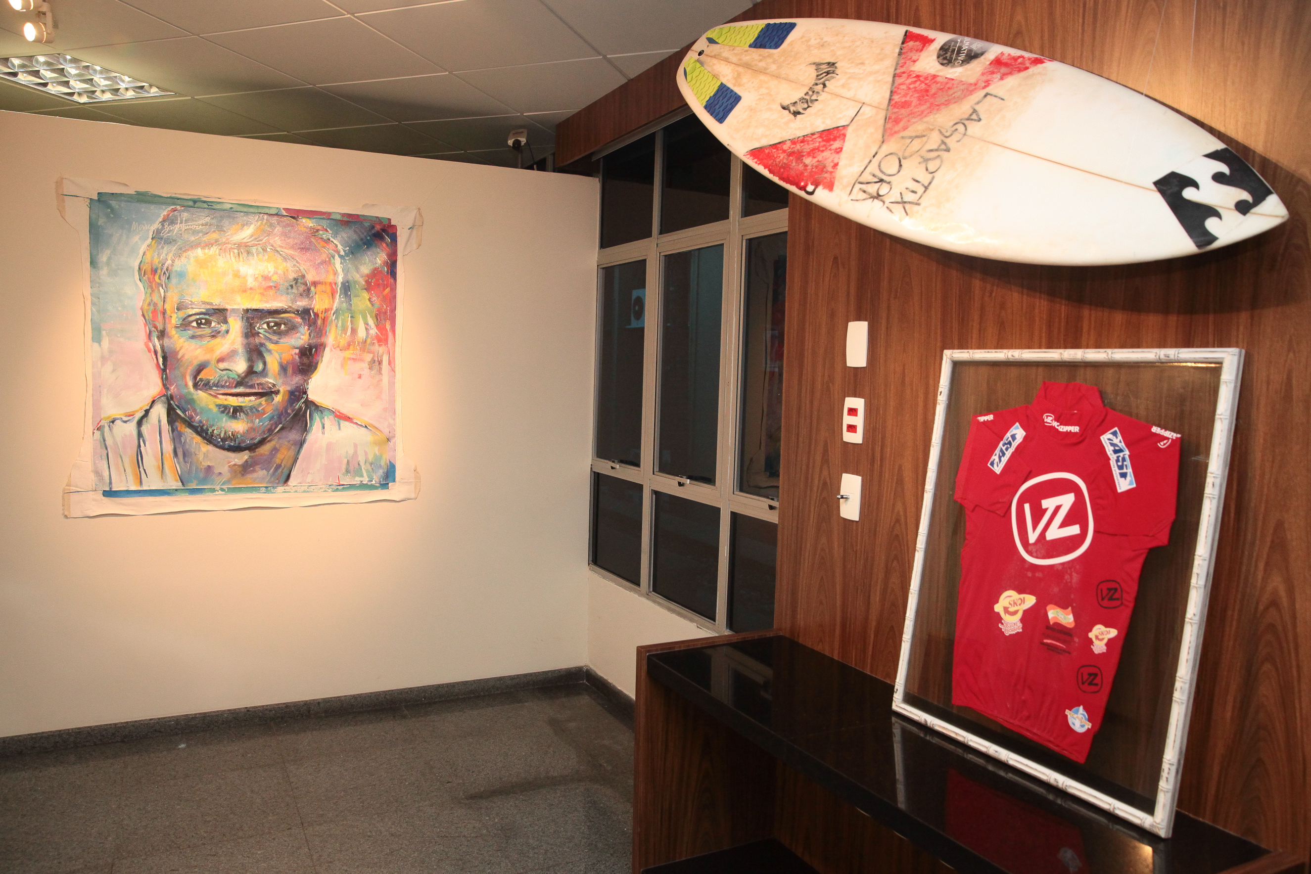 Exposição sobre o surfista Ricardinho.