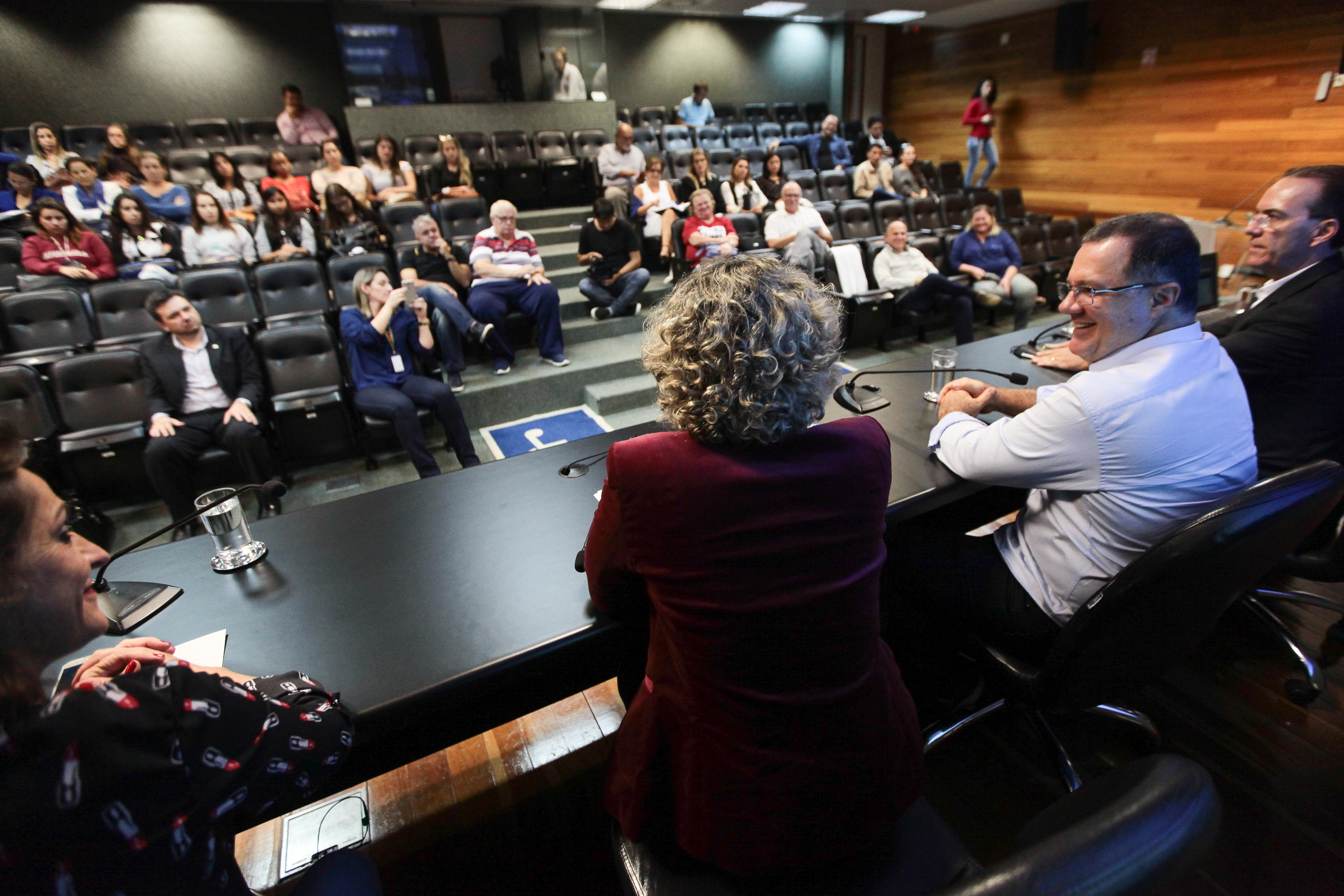 Debate sobre o Impacto da reforma da Previdência para os profissionais de enfermagem e saúde.