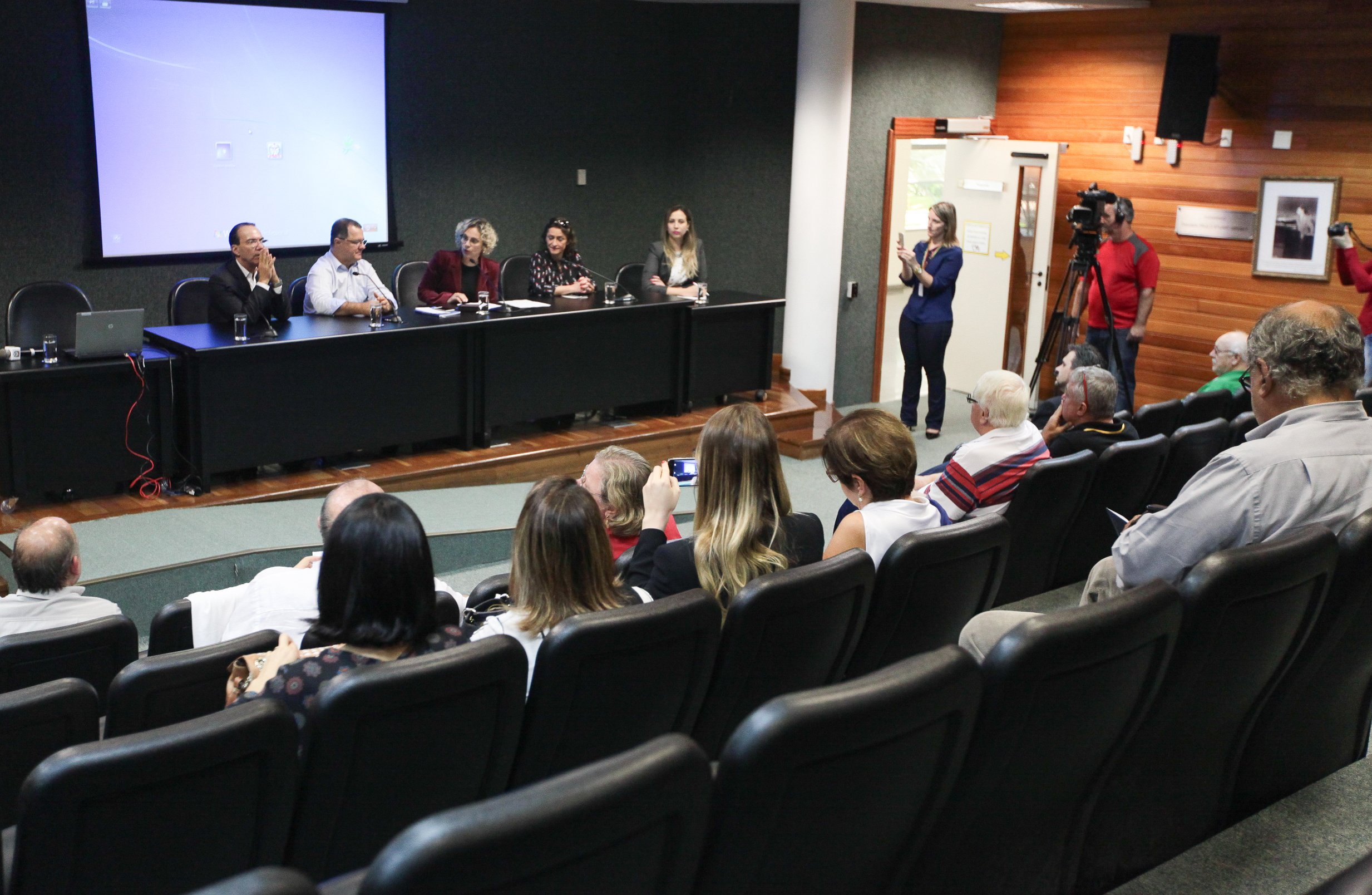 Debate sobre o Impacto da reforma da Previdência para os profissionais de enfermagem e saúde.