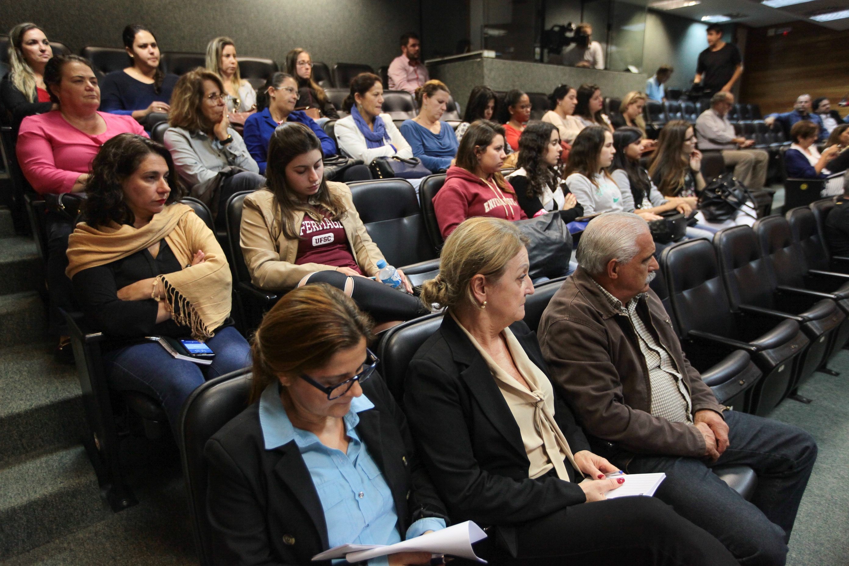 Debate sobre o Impacto da reforma da Previdência para os profissionais de enfermagem e saúde.