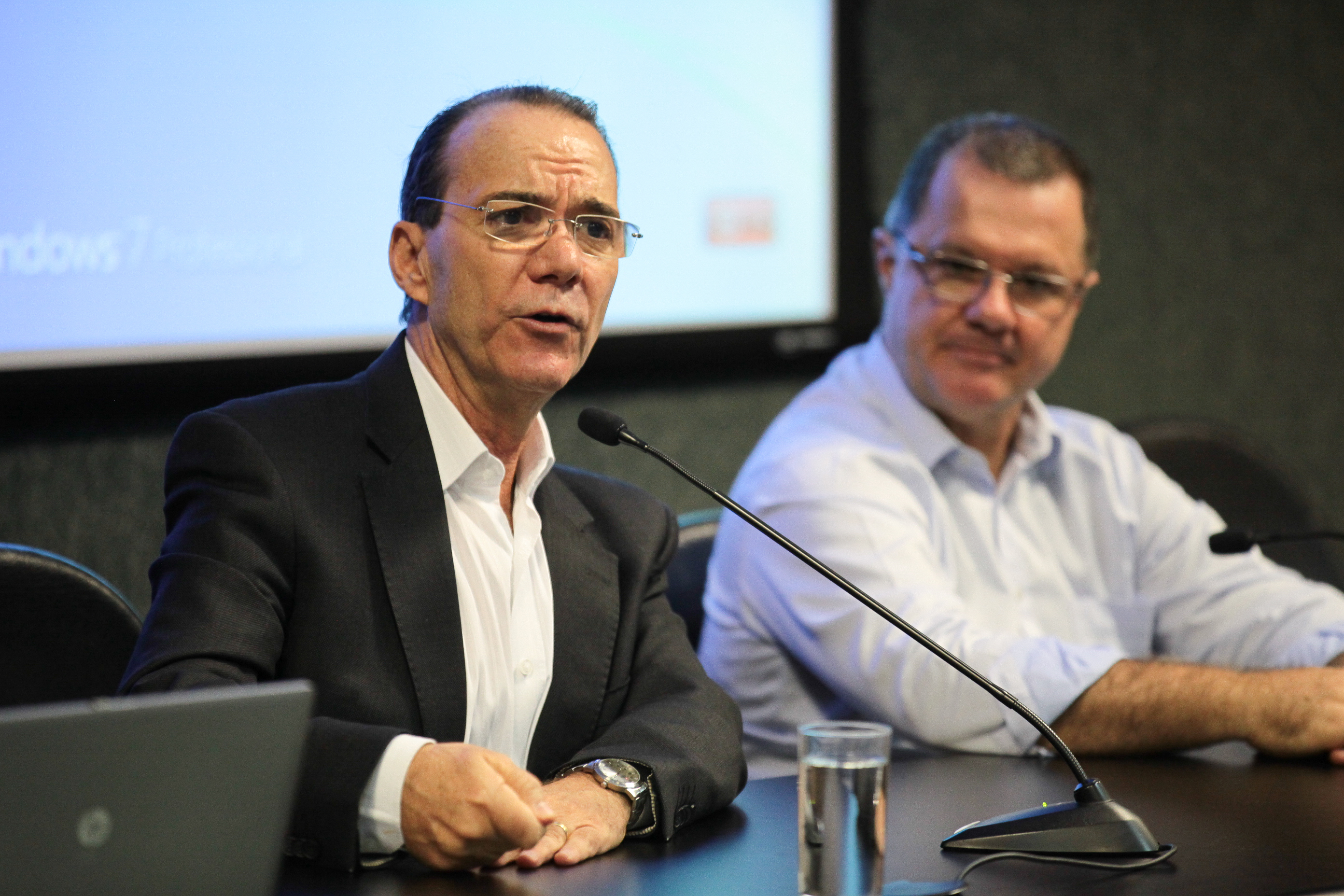 Debate sobre o Impacto da reforma da Previdência para os profissionais de enfermagem e saúde. Deputado federal Décio Lima (PT)