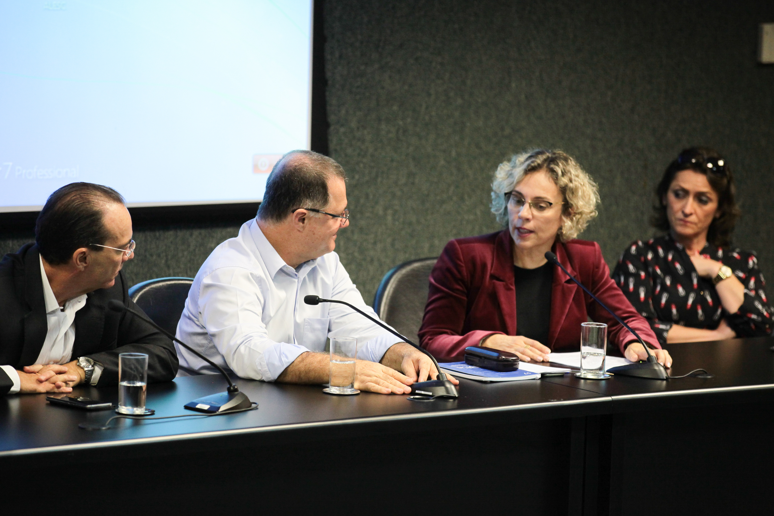 Debate sobre o Impacto da reforma da Previdência para os profissionais de enfermagem e saúde.