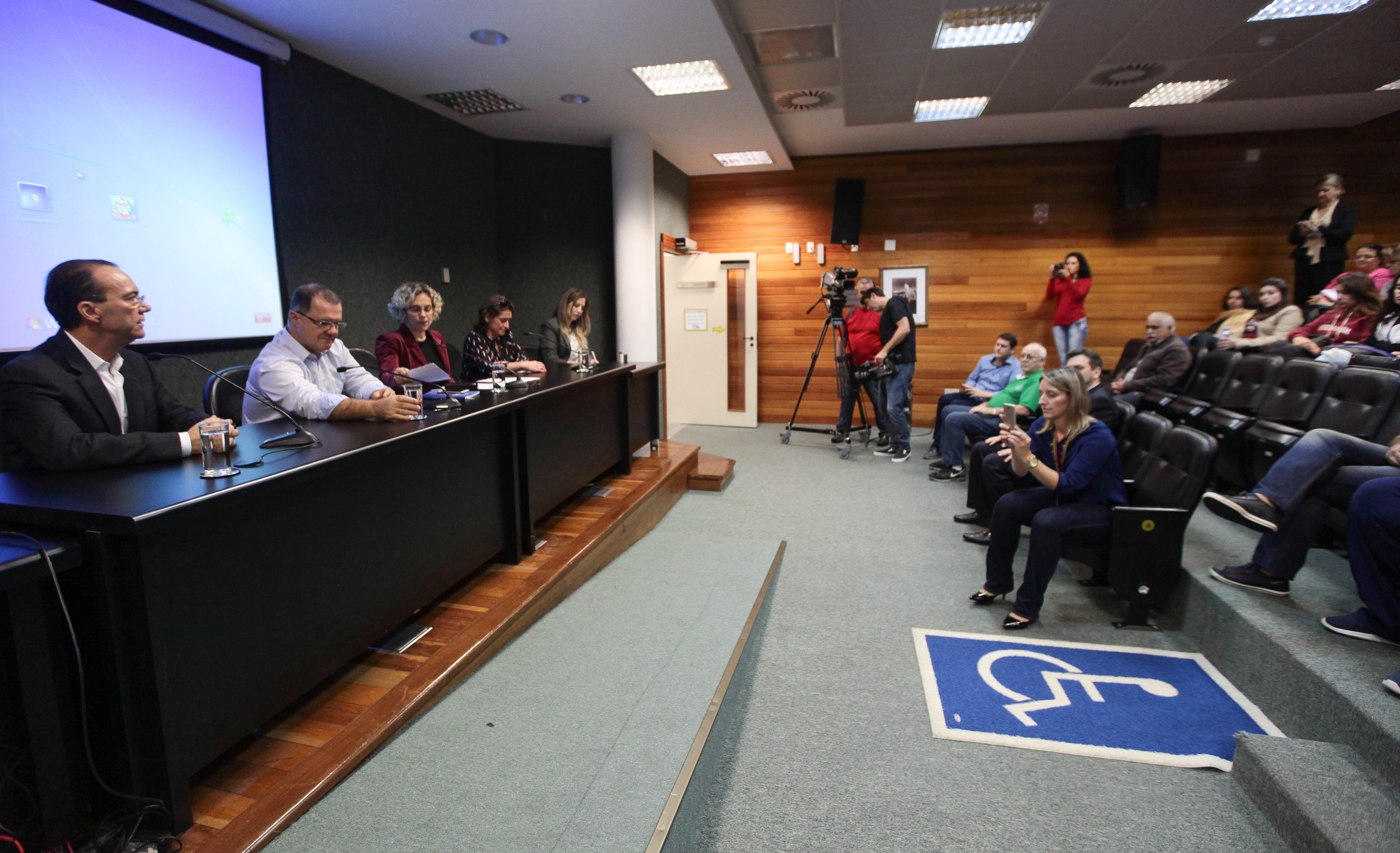 Debate sobre o Impacto da reforma da Previdência para os profissionais de enfermagem e saúde.