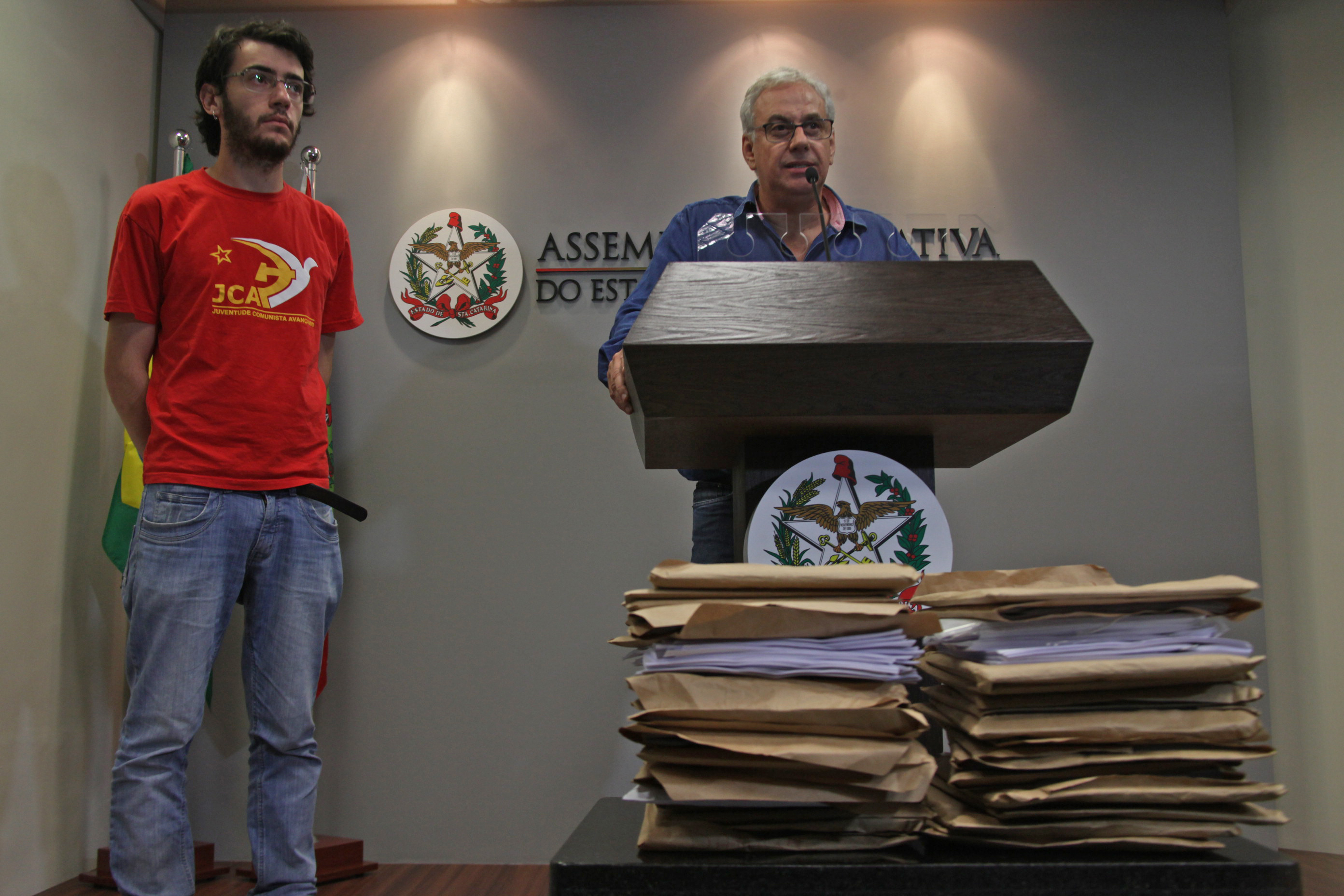 Entidades Protocolam Novo Pedido de Impeachment Contra Governador de SC