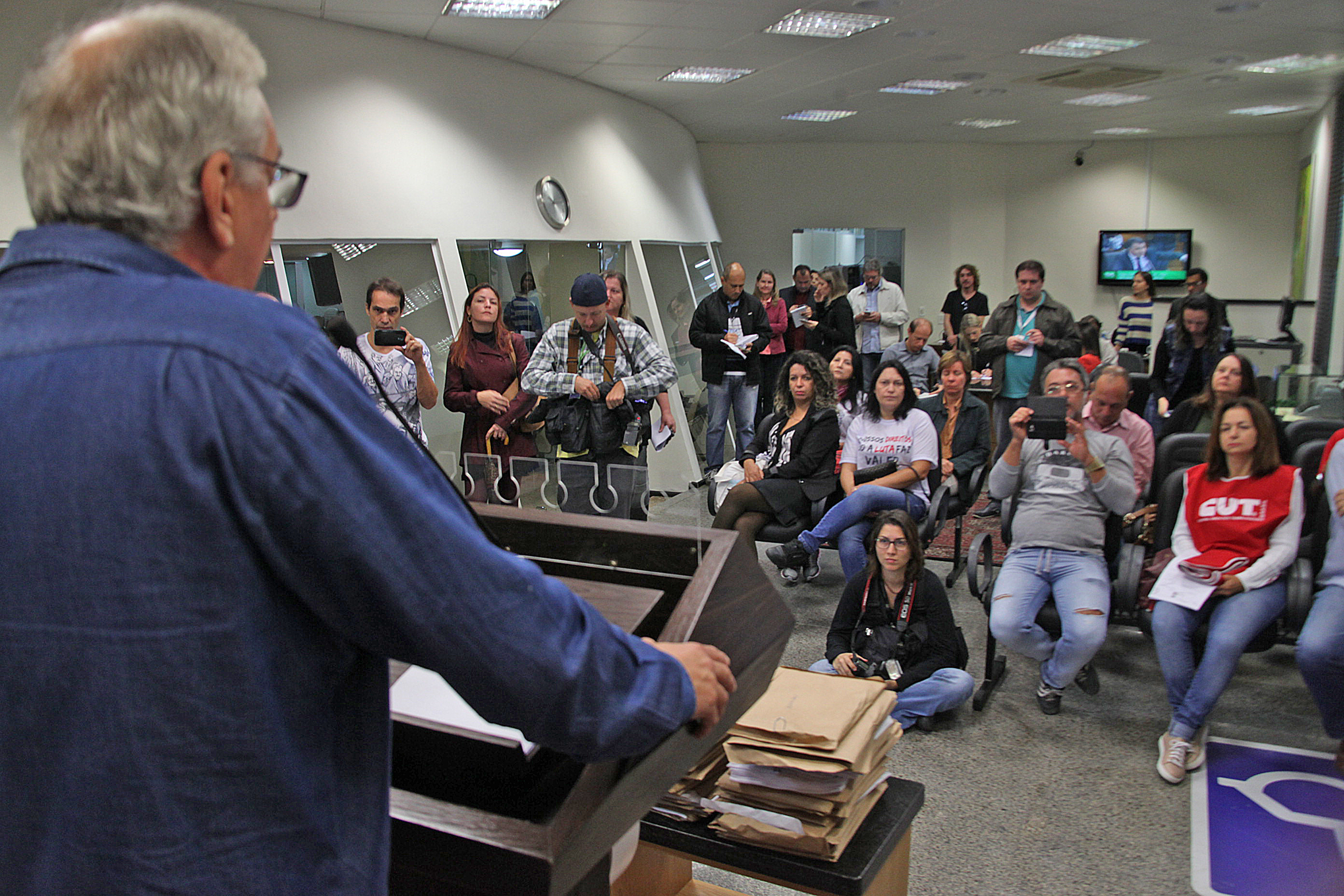 Entidades Protocolam Novo Pedido de Impeachment Contra Governador de SC.