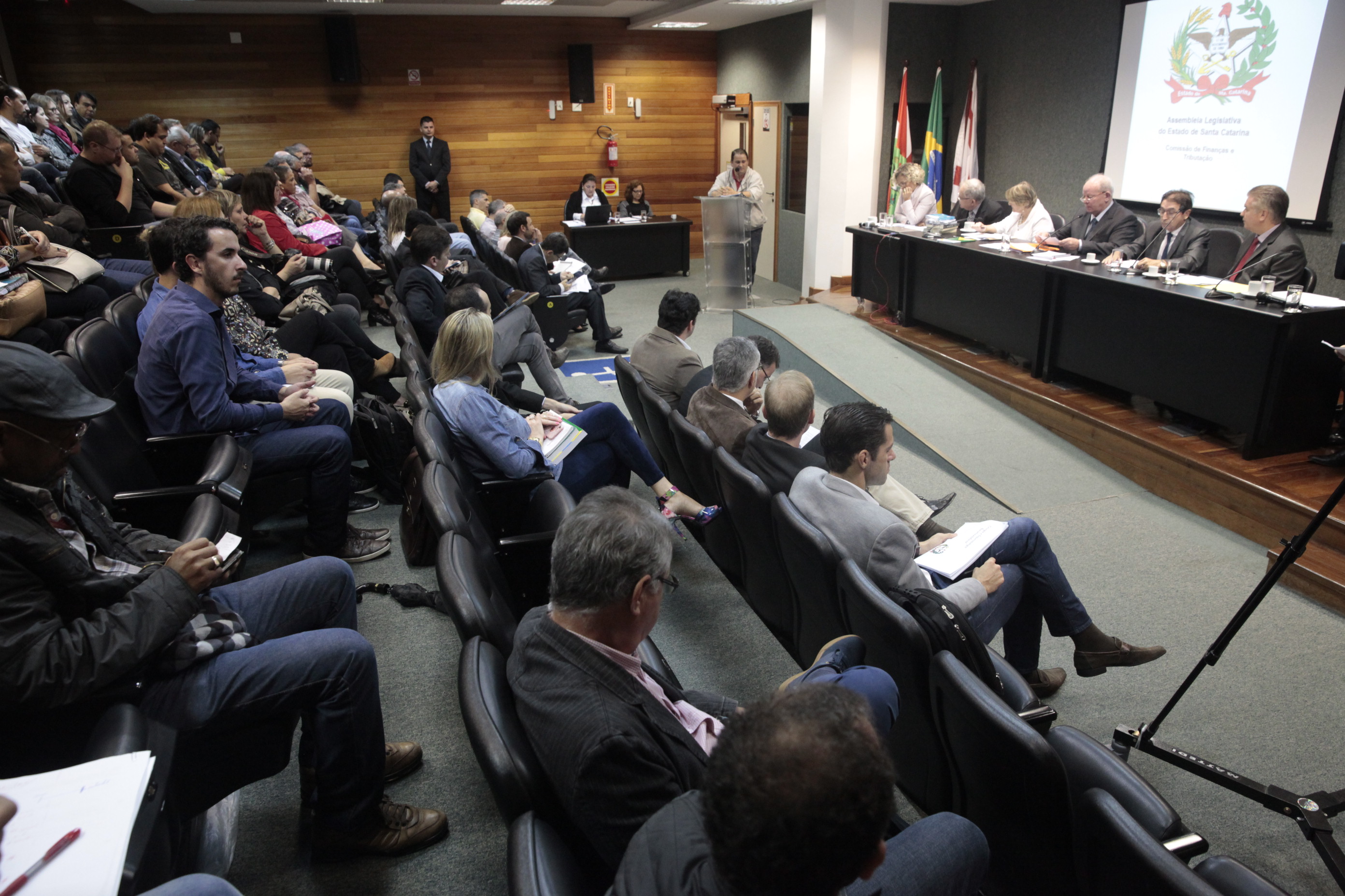 Comissão de Finanças promove Audiência Pública para tratar da medida provisória 210/2017.