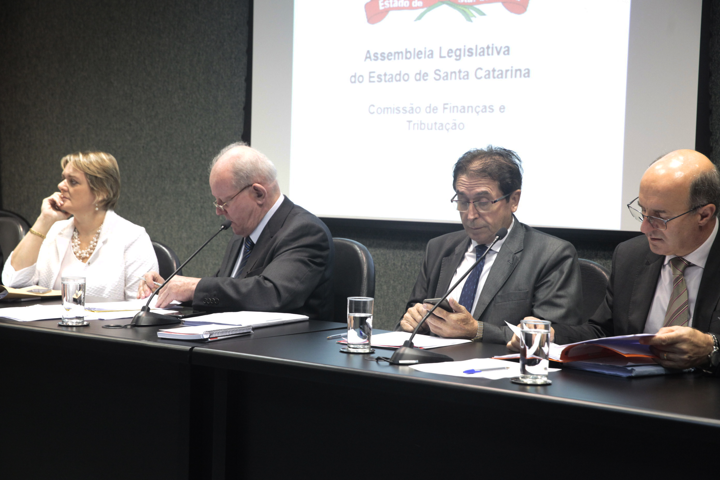 Comissão de Finanças e Tributação.