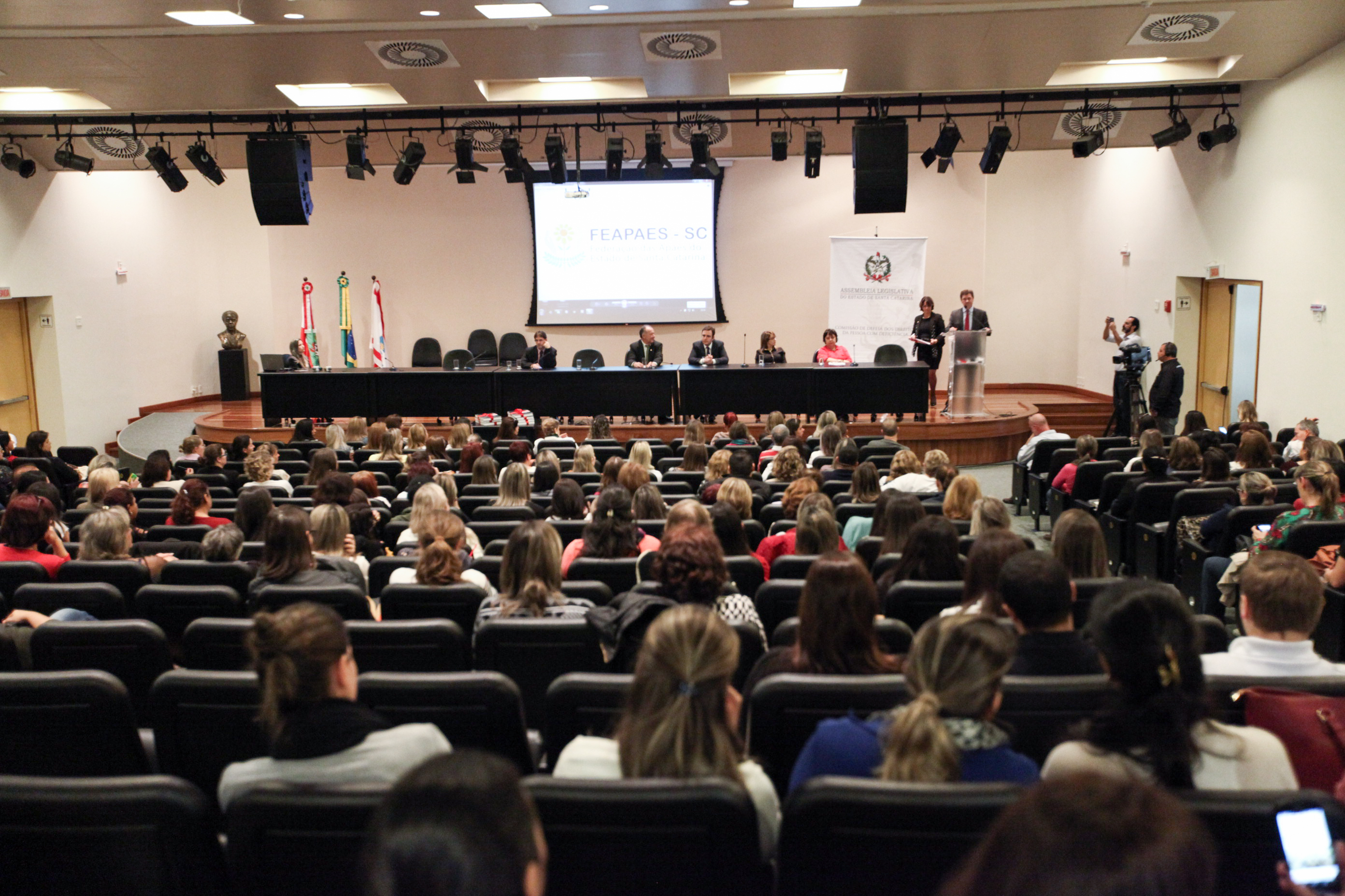 IV Seminário de Saúde e Prevenção das Deficiências das APAEs de Santa Catarina.