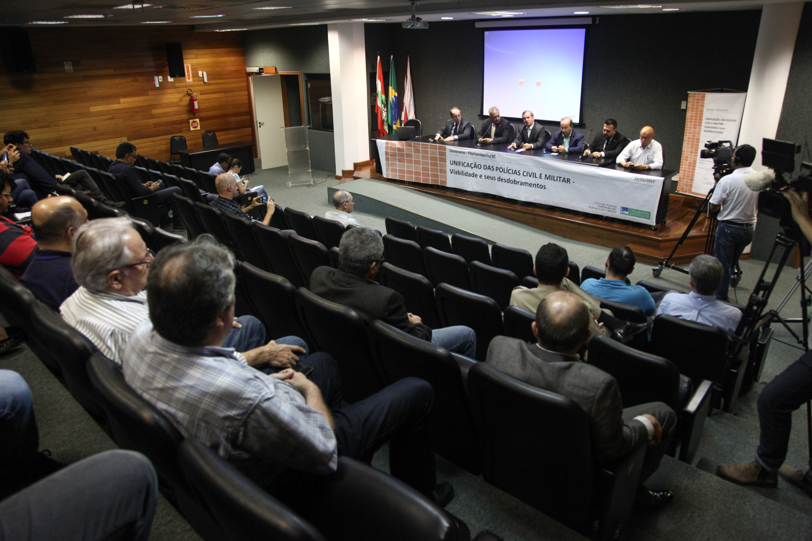 Seminário: Unificação das polícias Civil e Militar.