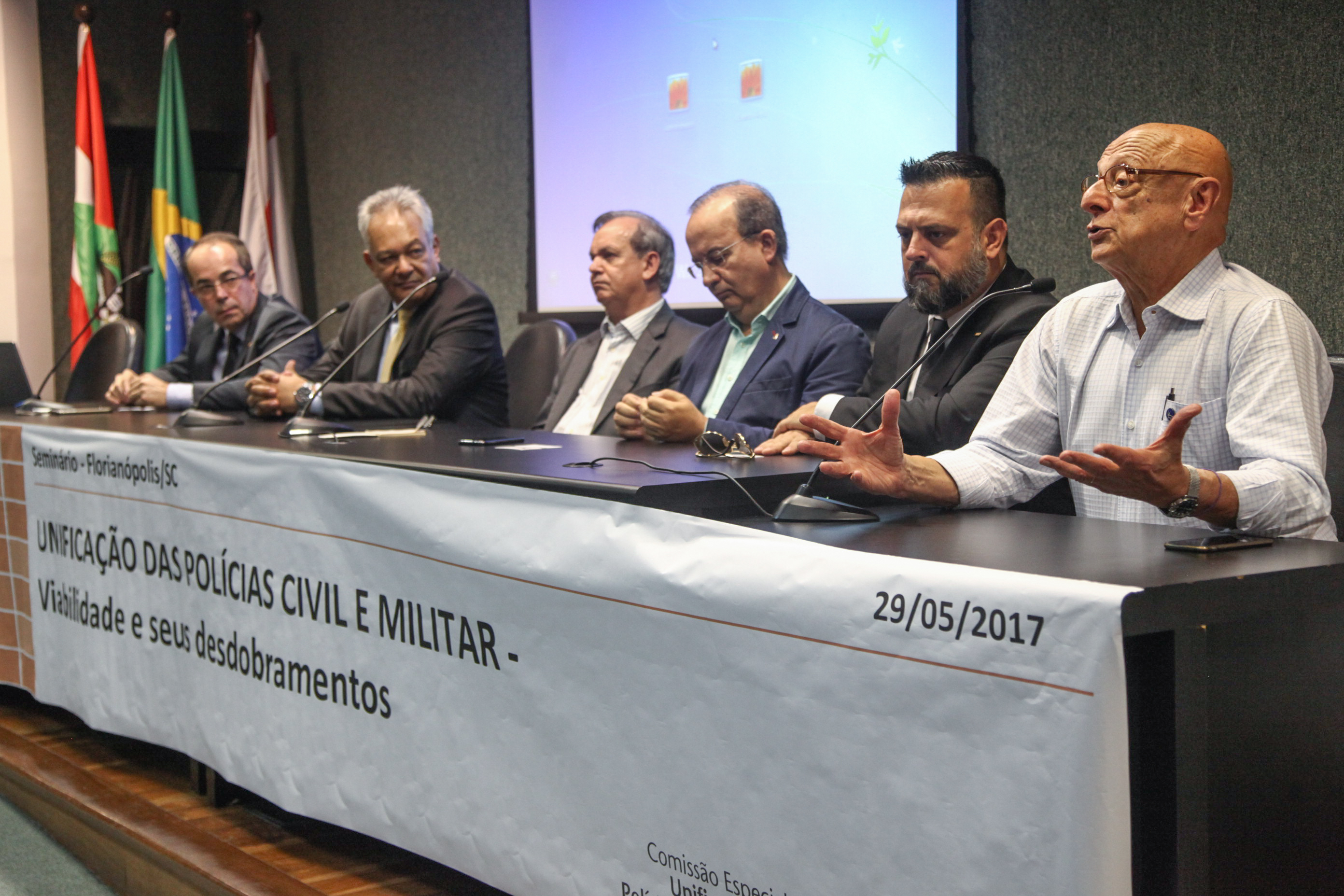 Seminário: Unificação das polícias Civil e Militar.