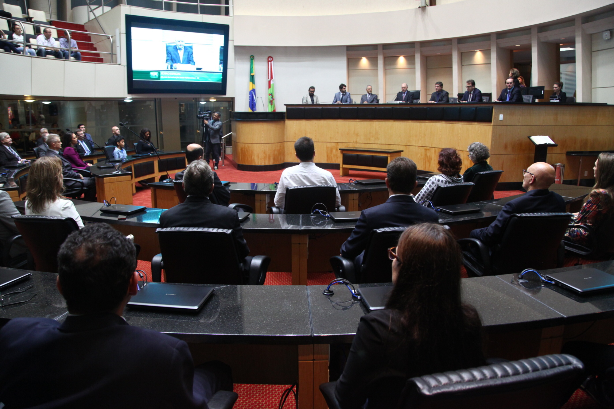 Assembleia homenageia Junior Achievement no aniversário de 20 anos