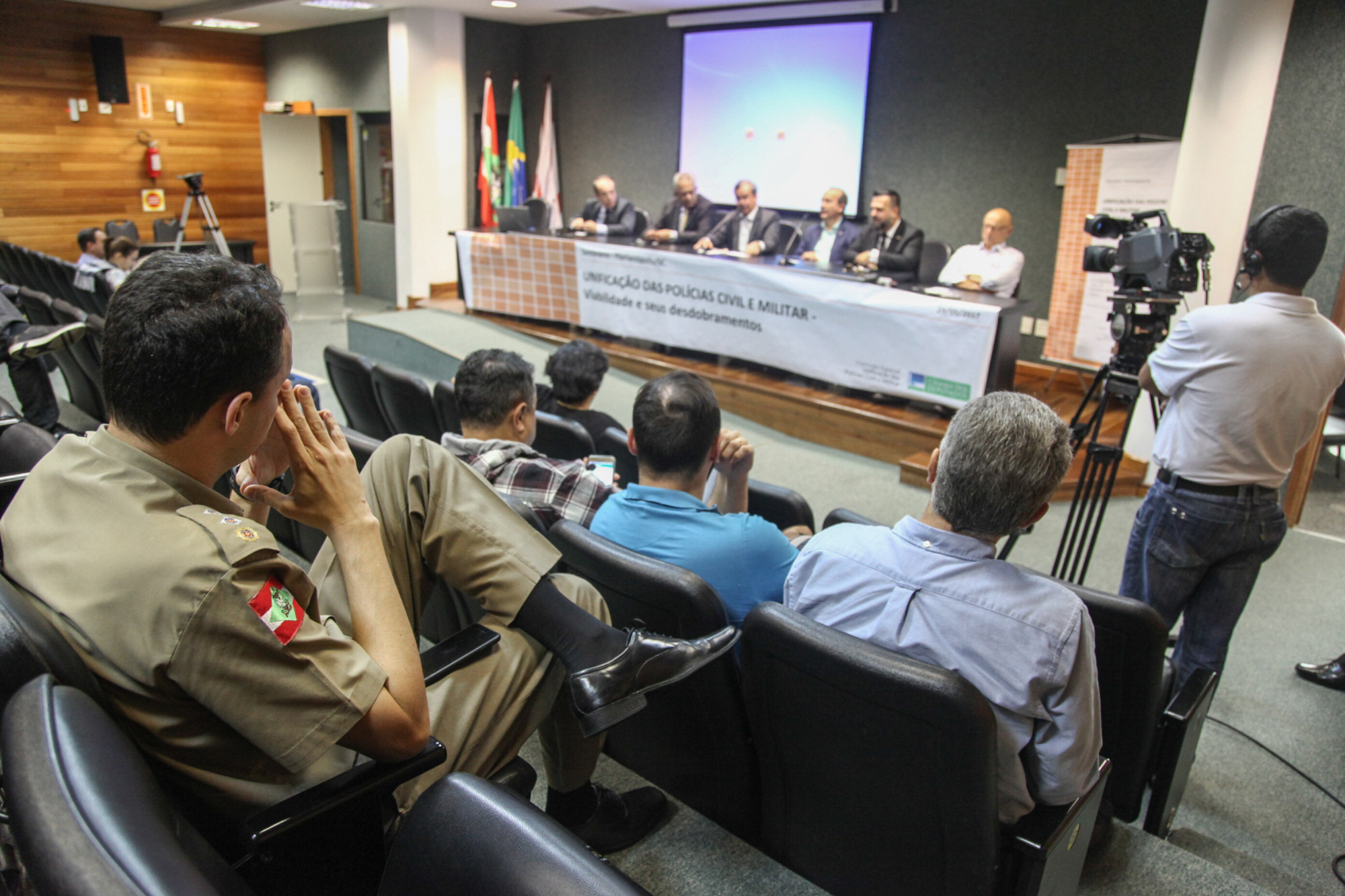 Unificação das polícias é tema de debate em Santa Catarina